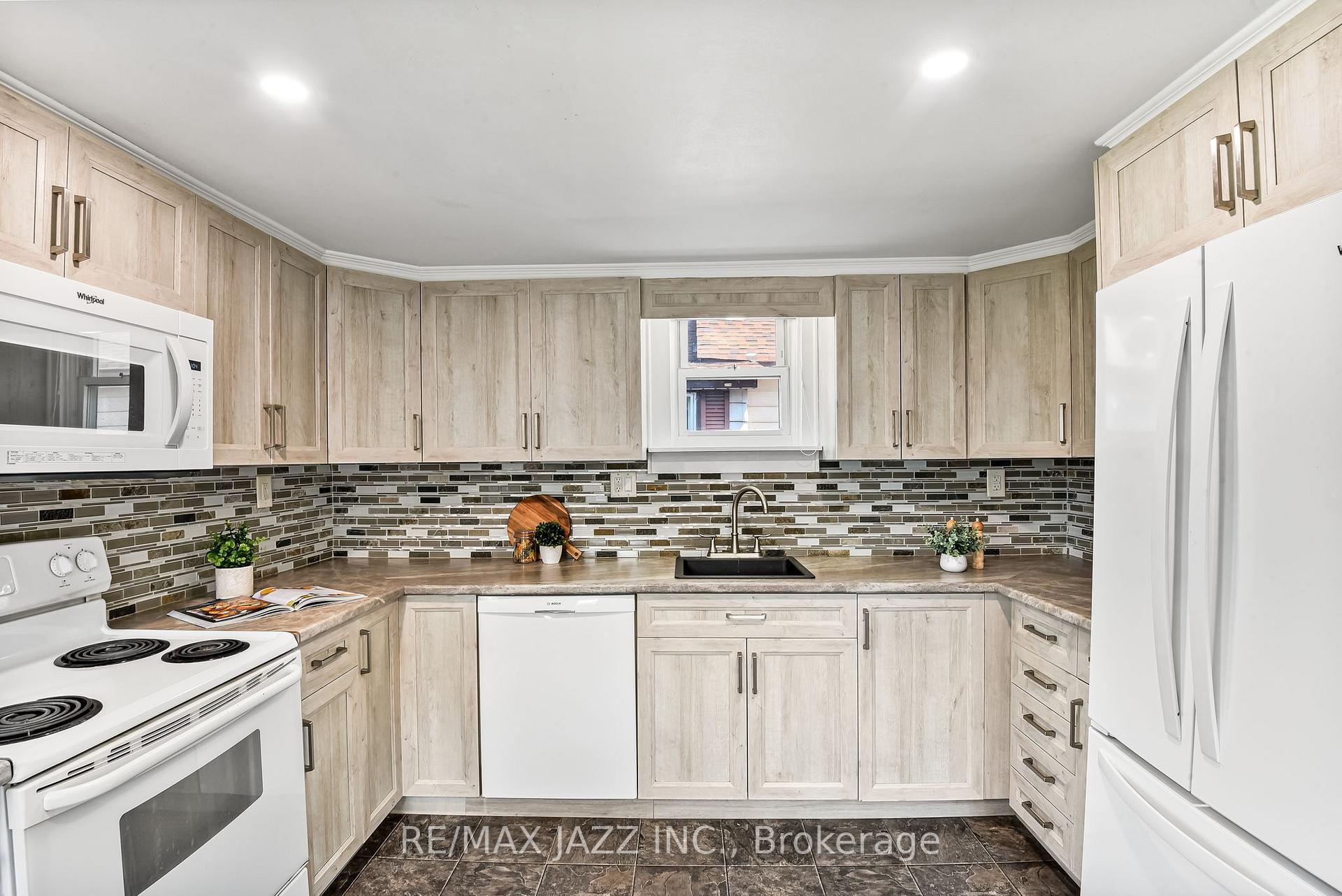 Photo 10 of 110 Gibbons Street, Oshawa, McLaughlin — HOMEH
