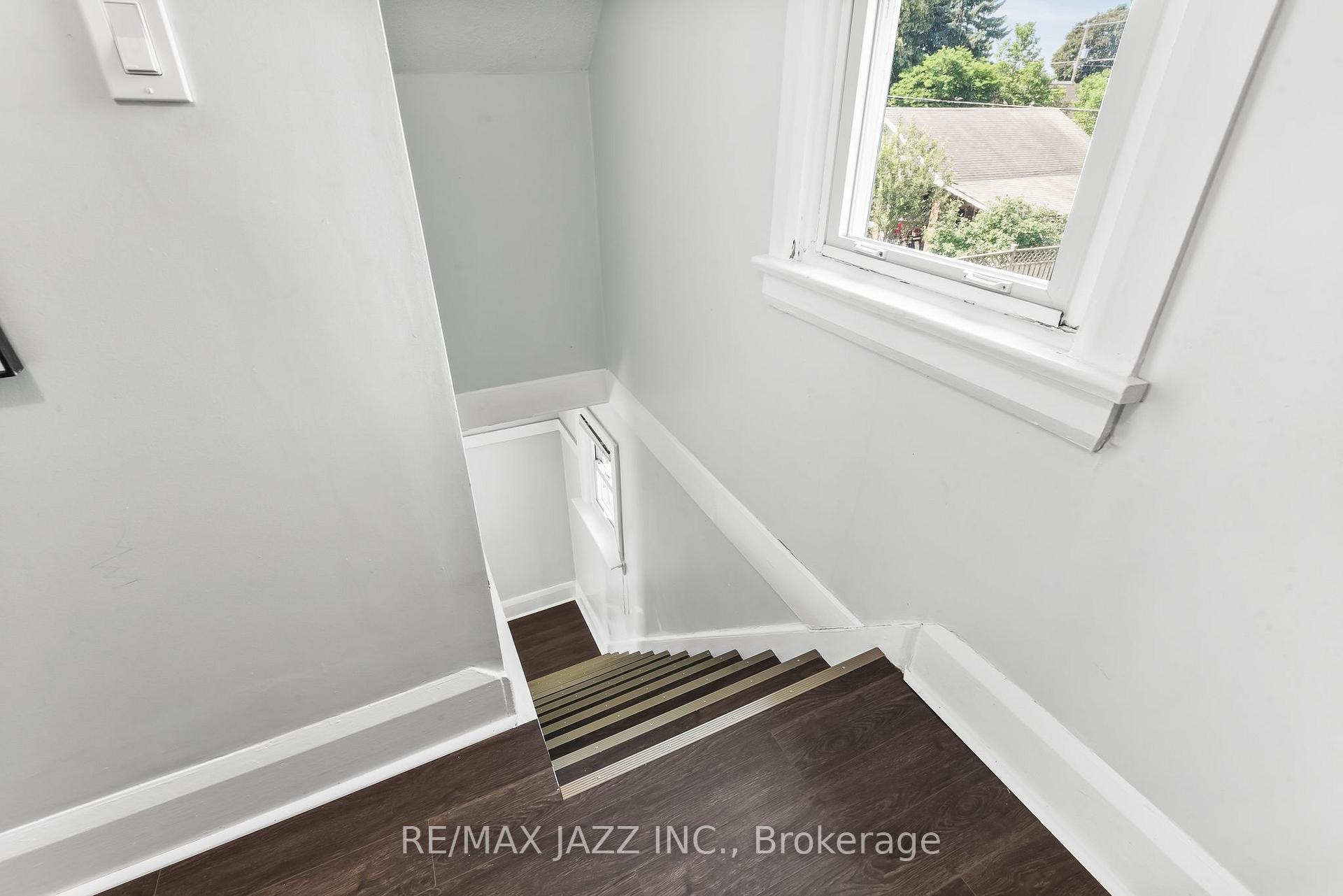 Photo 18 of 110 Gibbons Street, Oshawa, McLaughlin — HOMEH