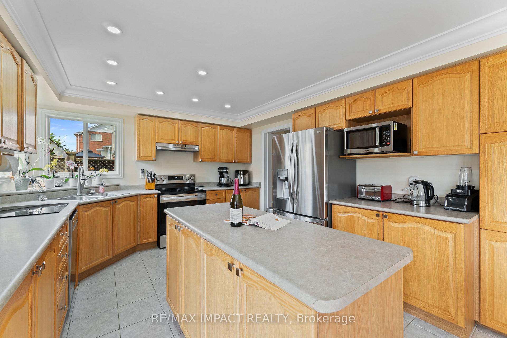 Photo 7 of 1615 Coldstream Drive, Oshawa, Taunton — HOMEH