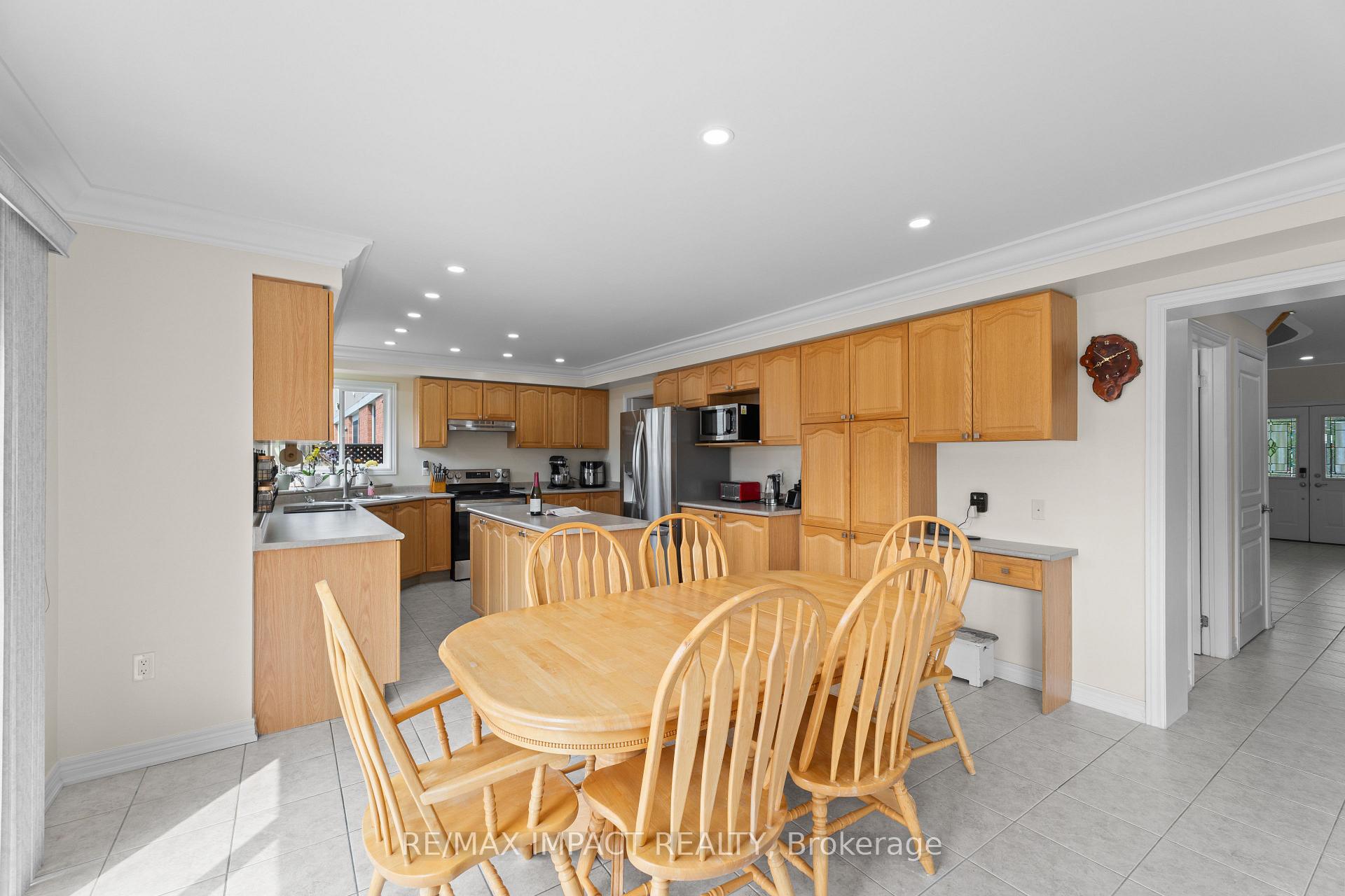 Photo 5 of 1615 Coldstream Drive, Oshawa, Taunton — HOMEH