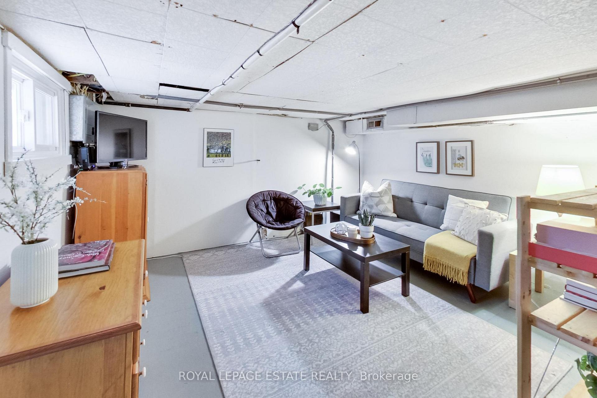 Photo 20 of 127 King Edward Avenue, Toronto, Woodbine-Lumsden — HOMEH