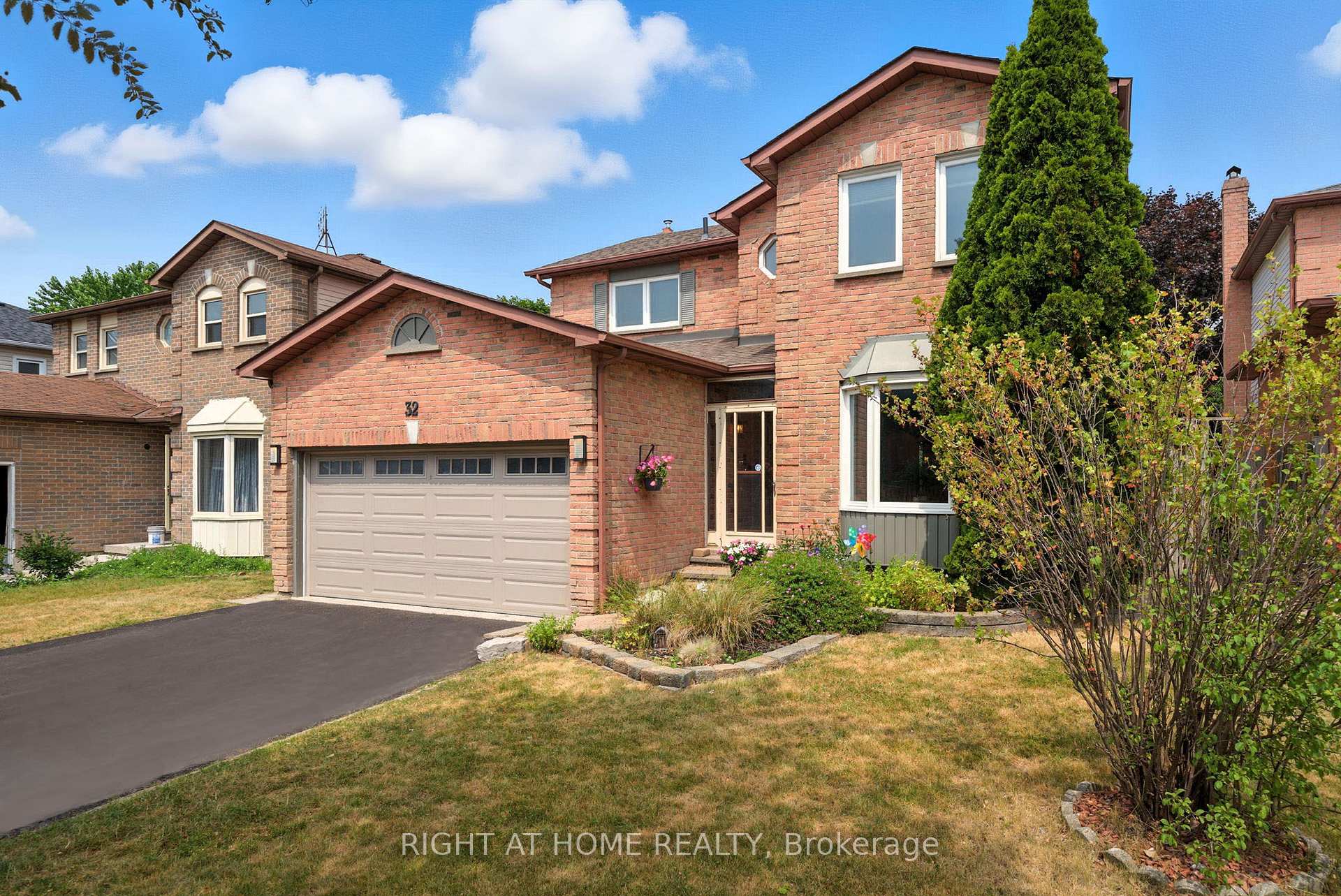 Photo 17 of 32 Horseshoe Drive, Whitby, Blue Grass Meadows — HOMEH