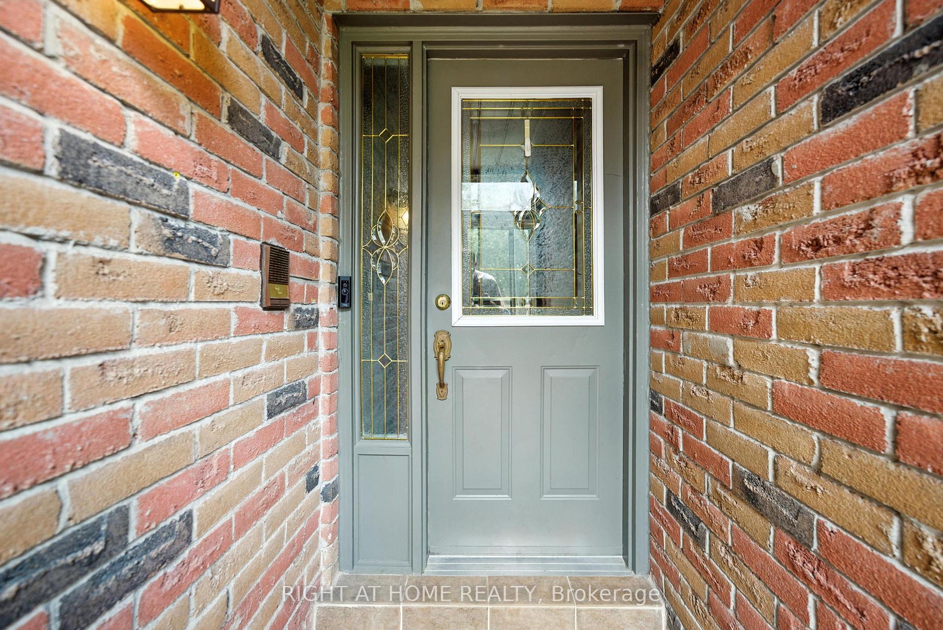 Photo 5 of 32 Horseshoe Drive, Whitby, Blue Grass Meadows — HOMEH