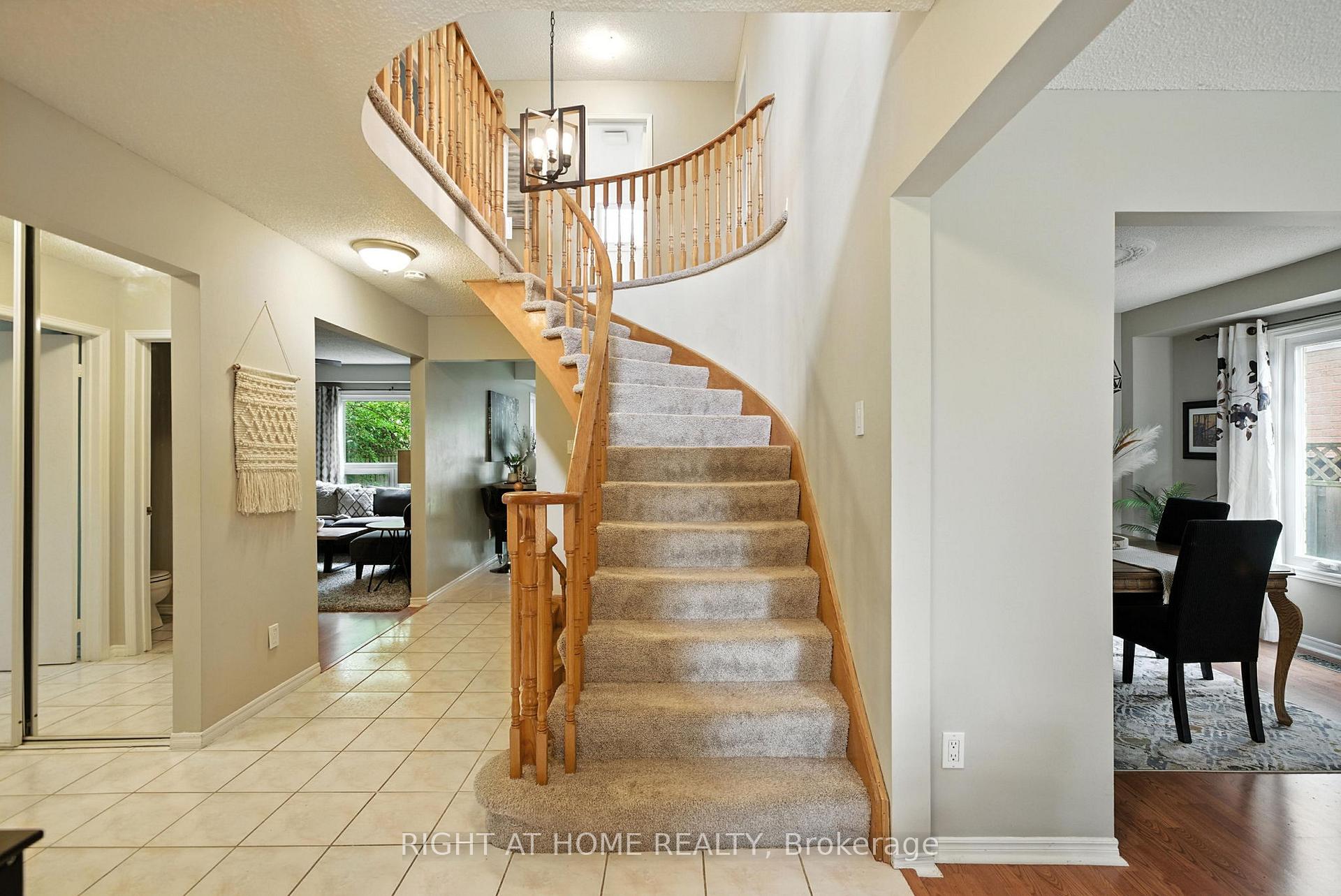 Photo 3 of 32 Horseshoe Drive, Whitby, Blue Grass Meadows — HOMEH