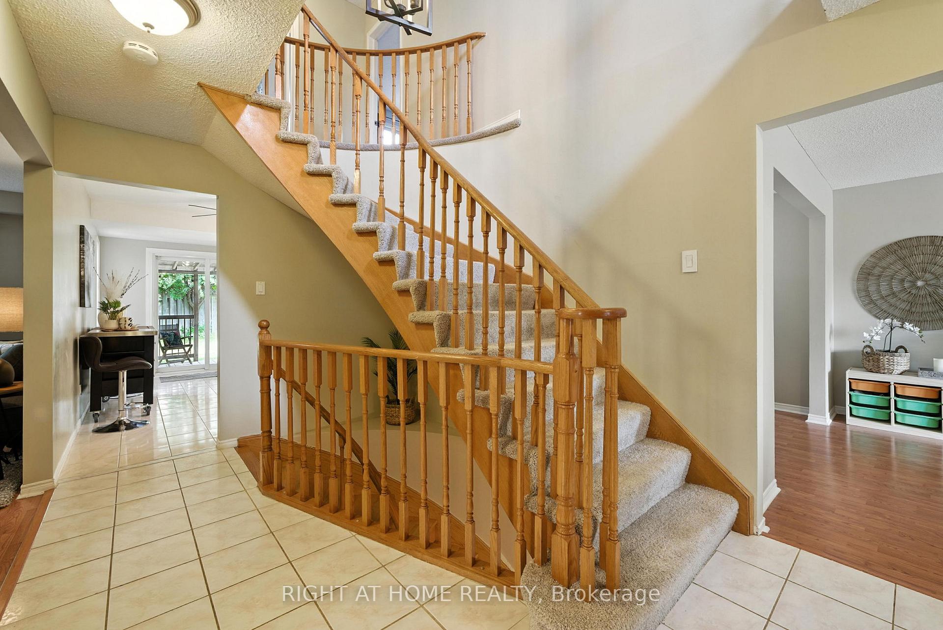 Photo 2 of 32 Horseshoe Drive, Whitby, Blue Grass Meadows — HOMEH