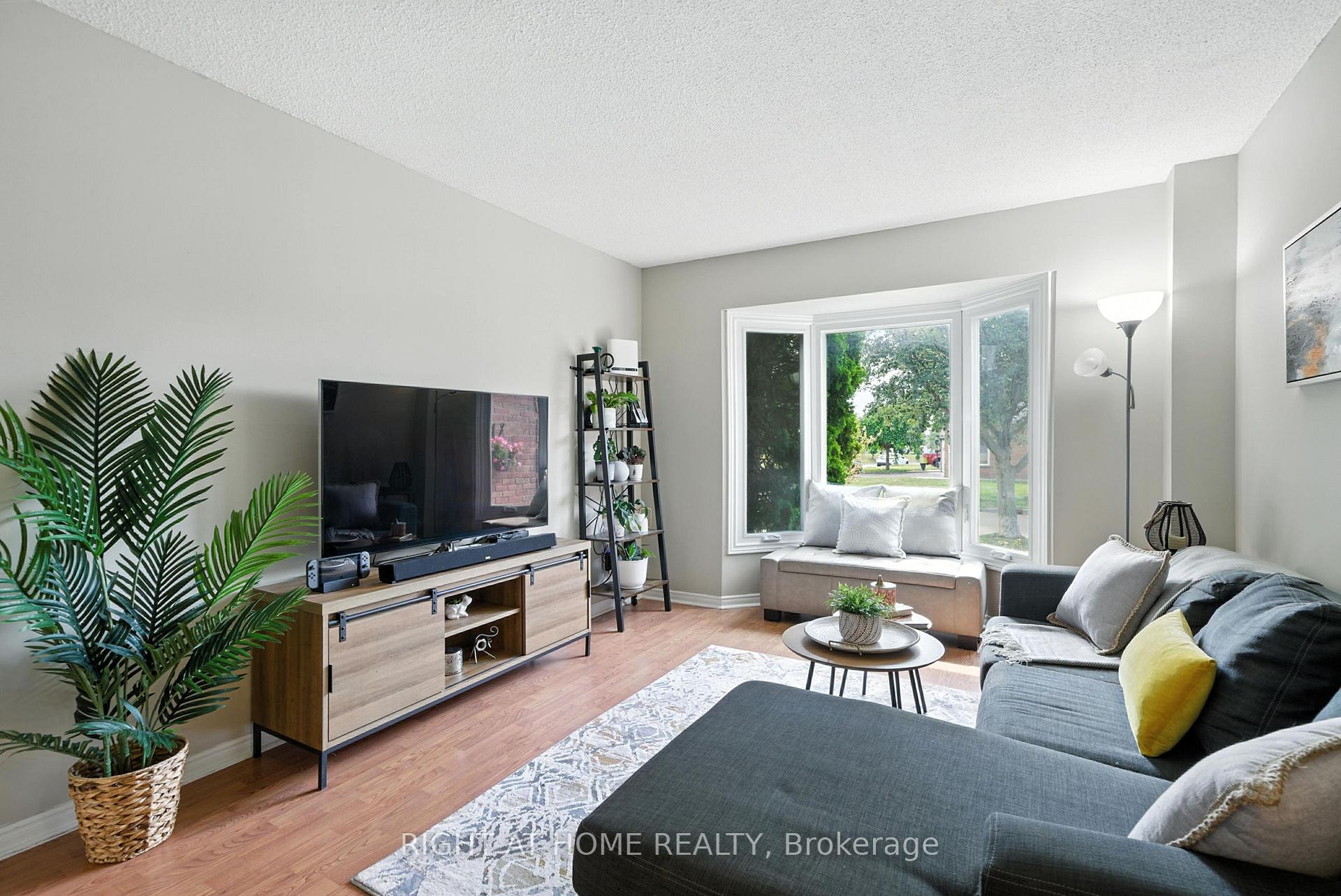 Photo 7 of 32 Horseshoe Drive, Whitby, Blue Grass Meadows — HOMEH