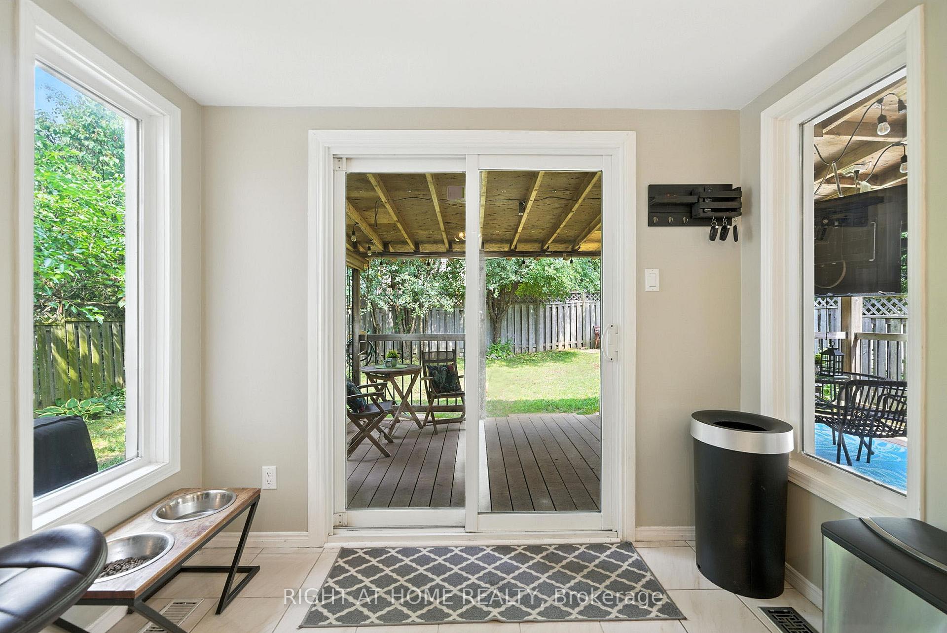 Photo 12 of 32 Horseshoe Drive, Whitby, Blue Grass Meadows — HOMEH