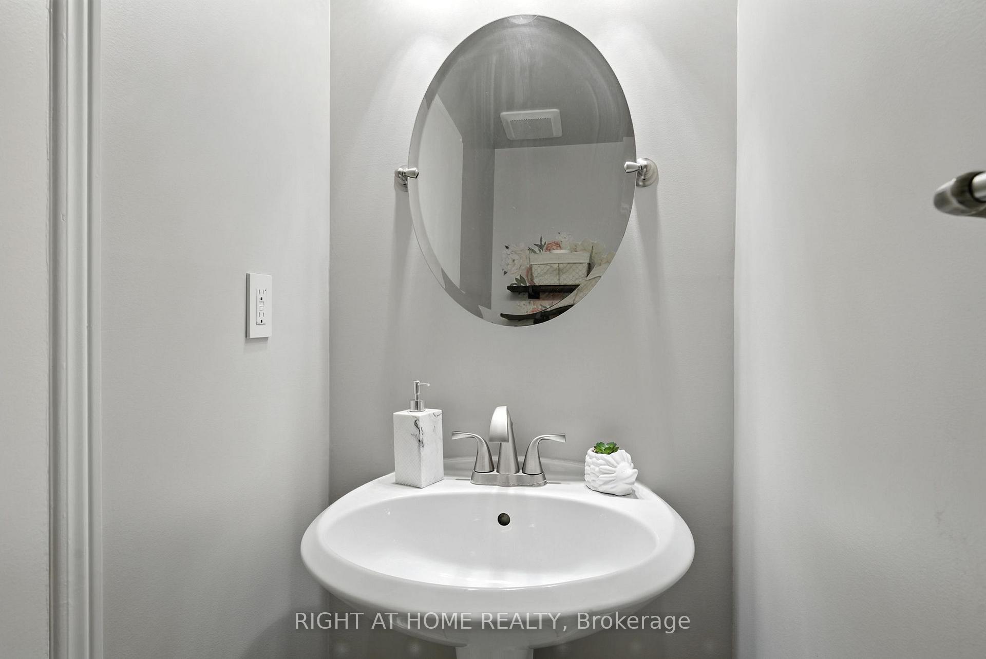 Photo 13 of 32 Horseshoe Drive, Whitby, Blue Grass Meadows — HOMEH