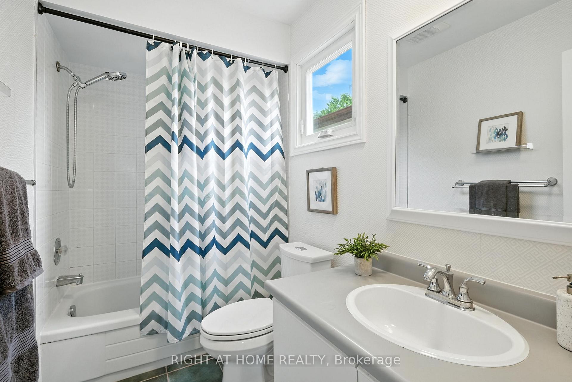Photo 22 of 32 Horseshoe Drive, Whitby, Blue Grass Meadows — HOMEH