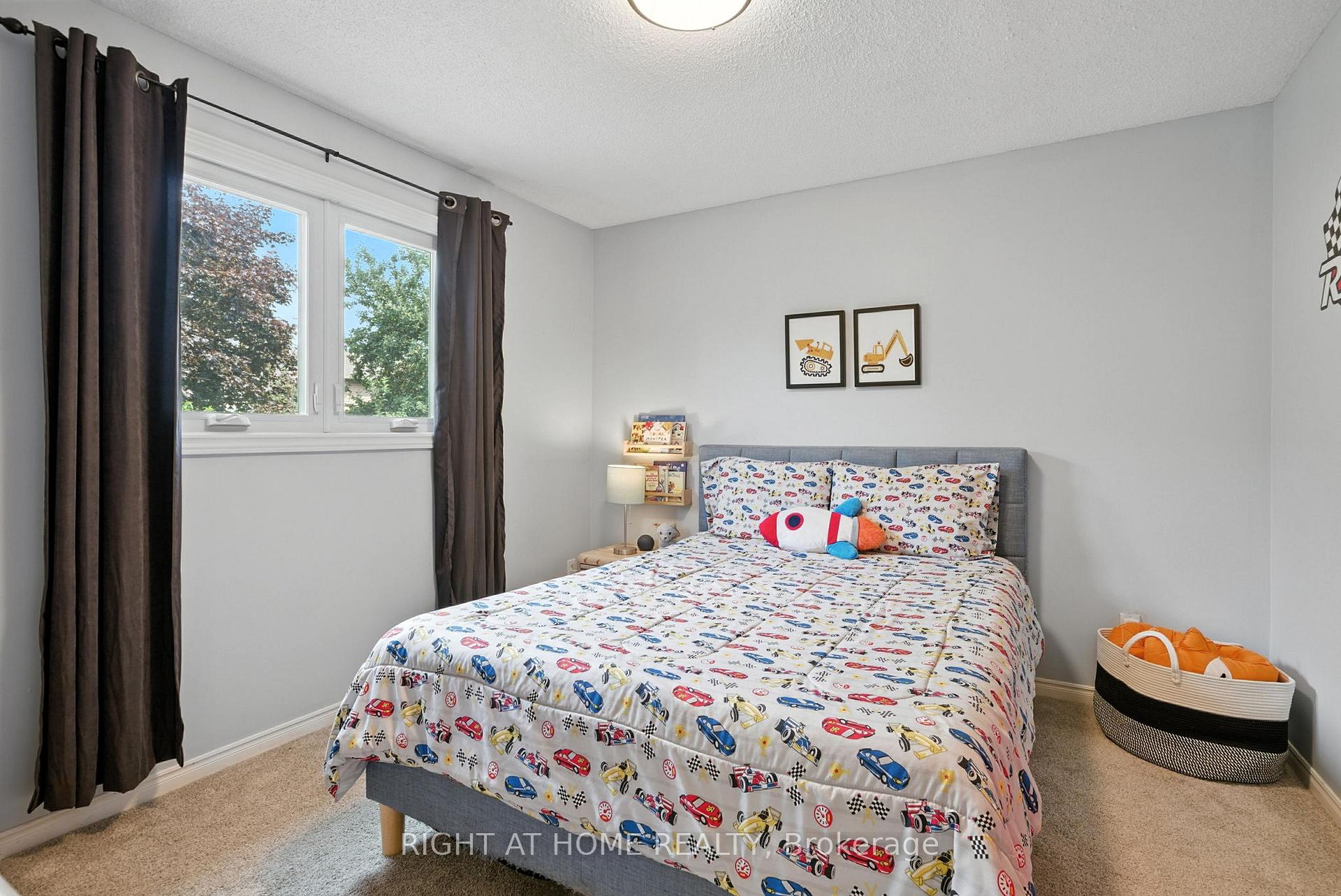 Photo 26 of 32 Horseshoe Drive, Whitby, Blue Grass Meadows — HOMEH