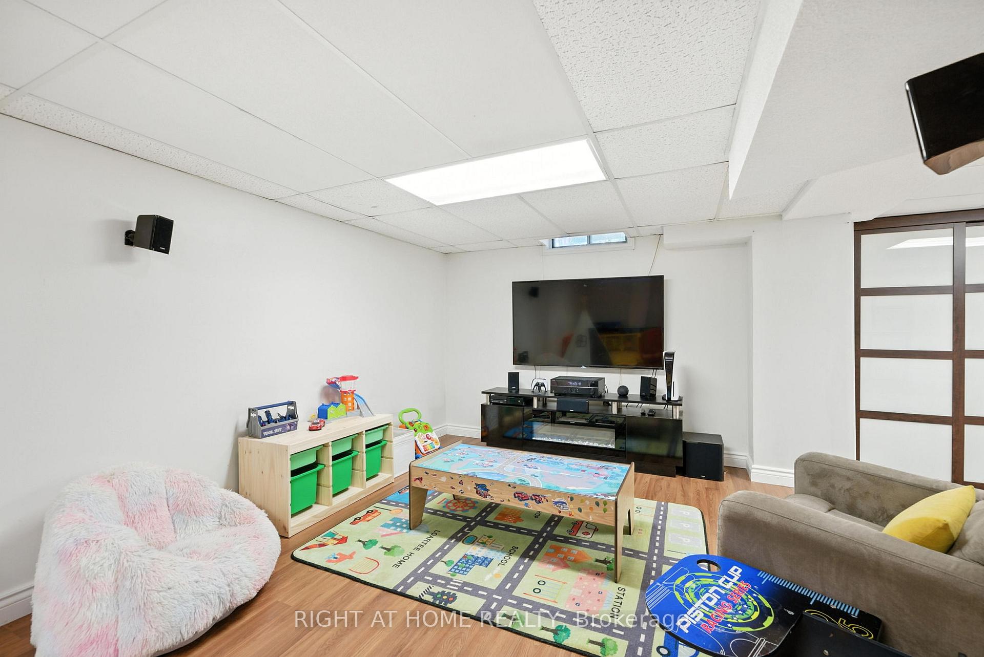 Photo 37 of 32 Horseshoe Drive, Whitby, Blue Grass Meadows — HOMEH