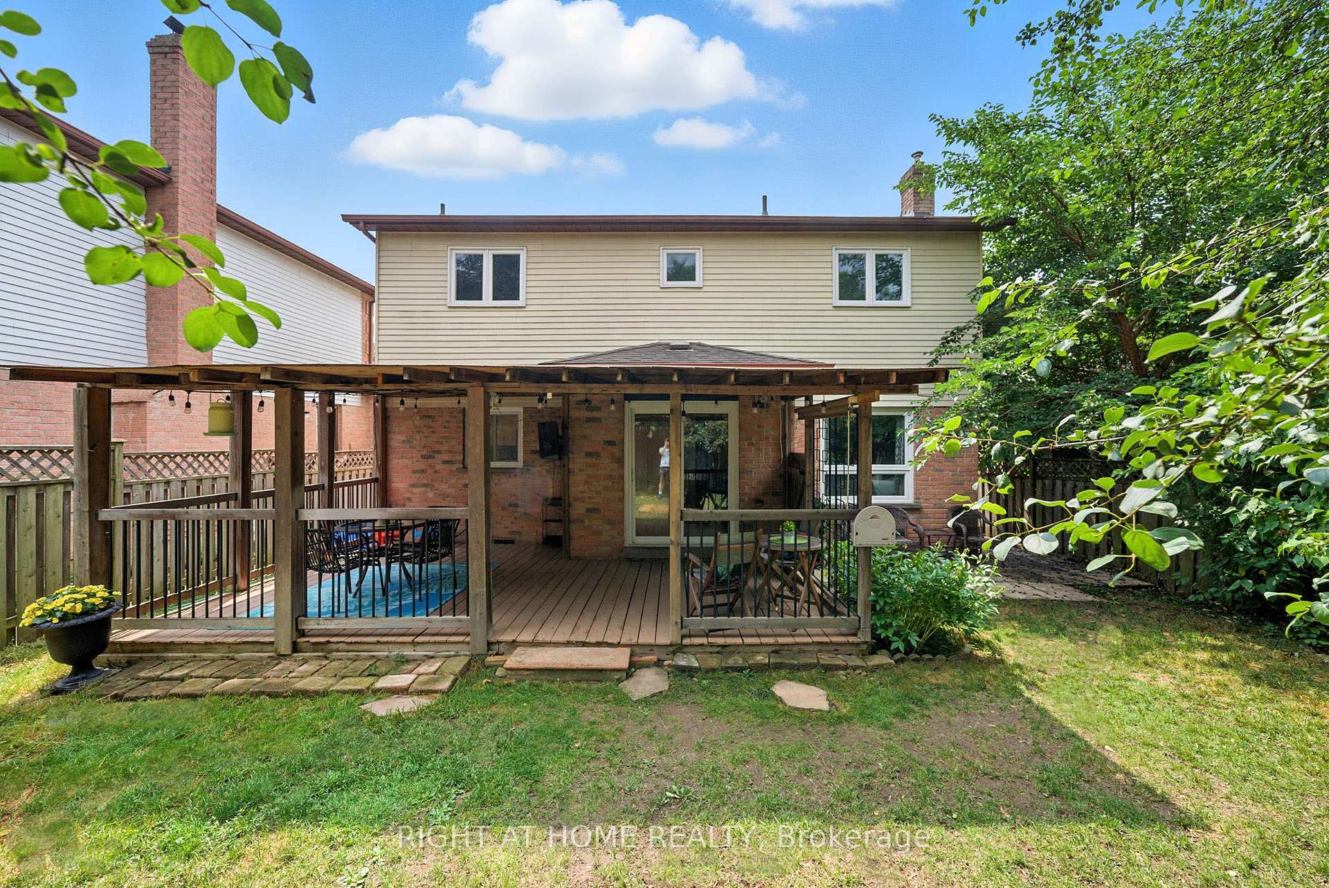 Photo 46 of 32 Horseshoe Drive, Whitby, Blue Grass Meadows — HOMEH