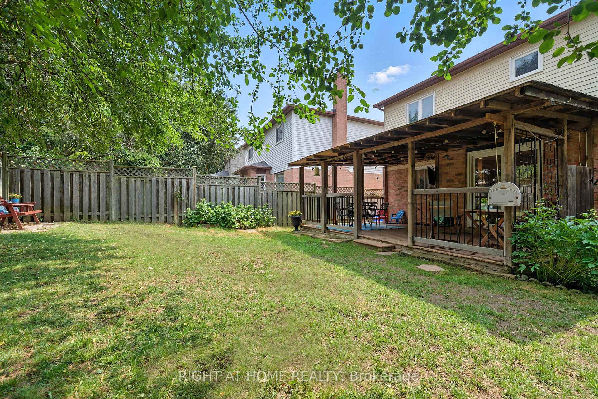 Photo 45 of 32 Horseshoe Drive, Whitby, Blue Grass Meadows — HOMEH