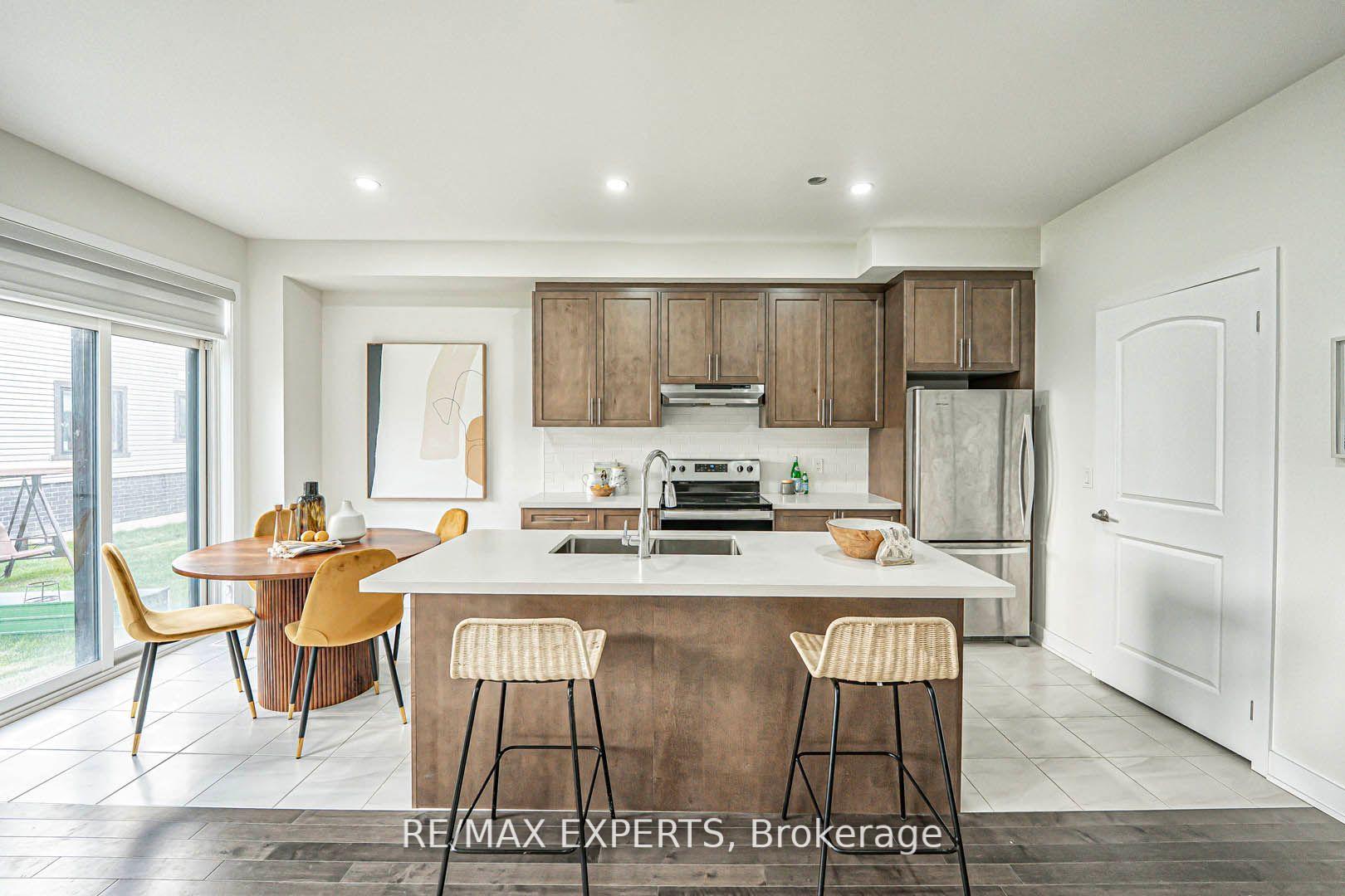 Photo 4 of 1064 Thompson Drive, Oshawa, Kedron — HOMEH