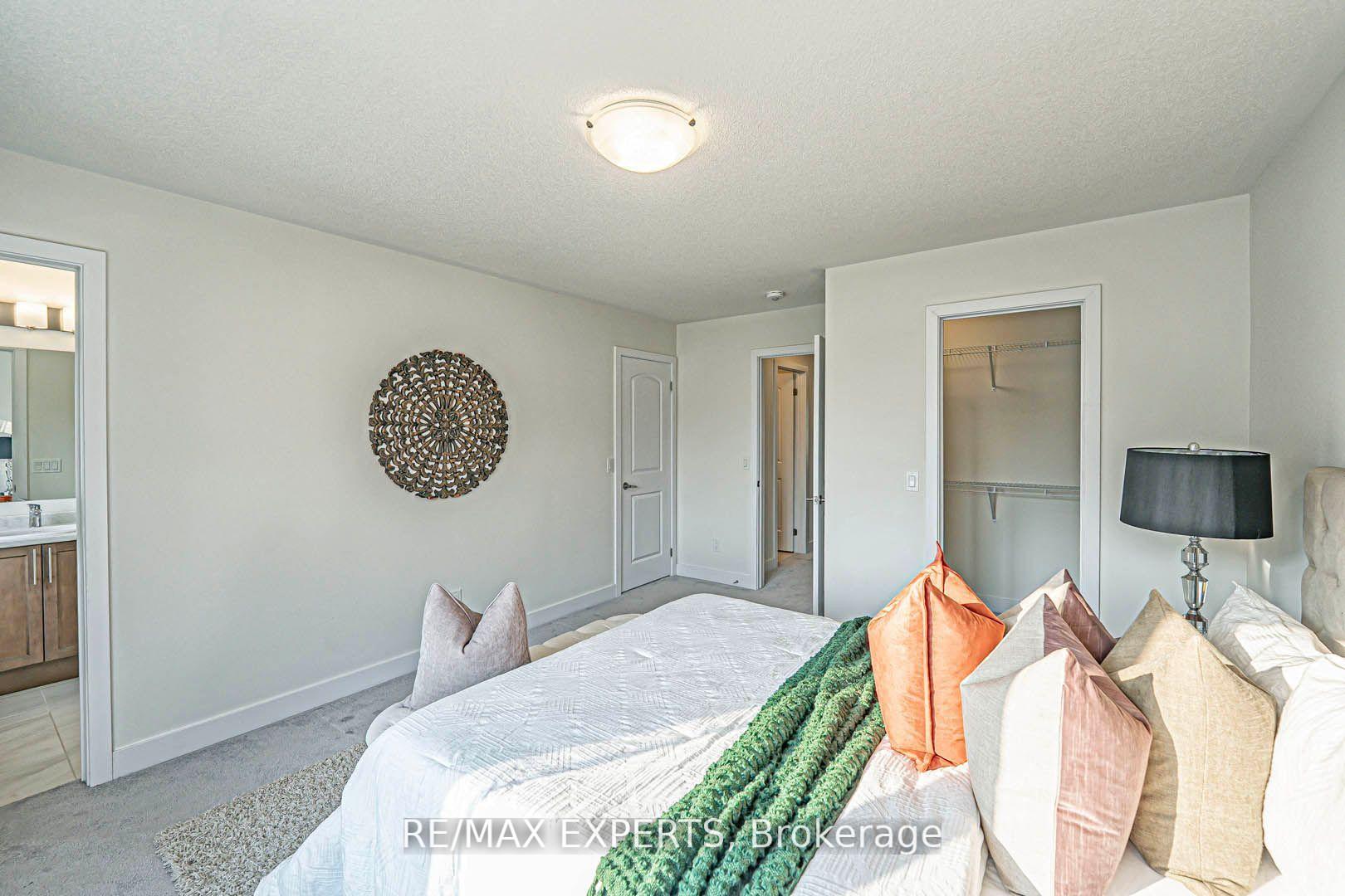 Photo 10 of 1064 Thompson Drive, Oshawa, Kedron — HOMEH