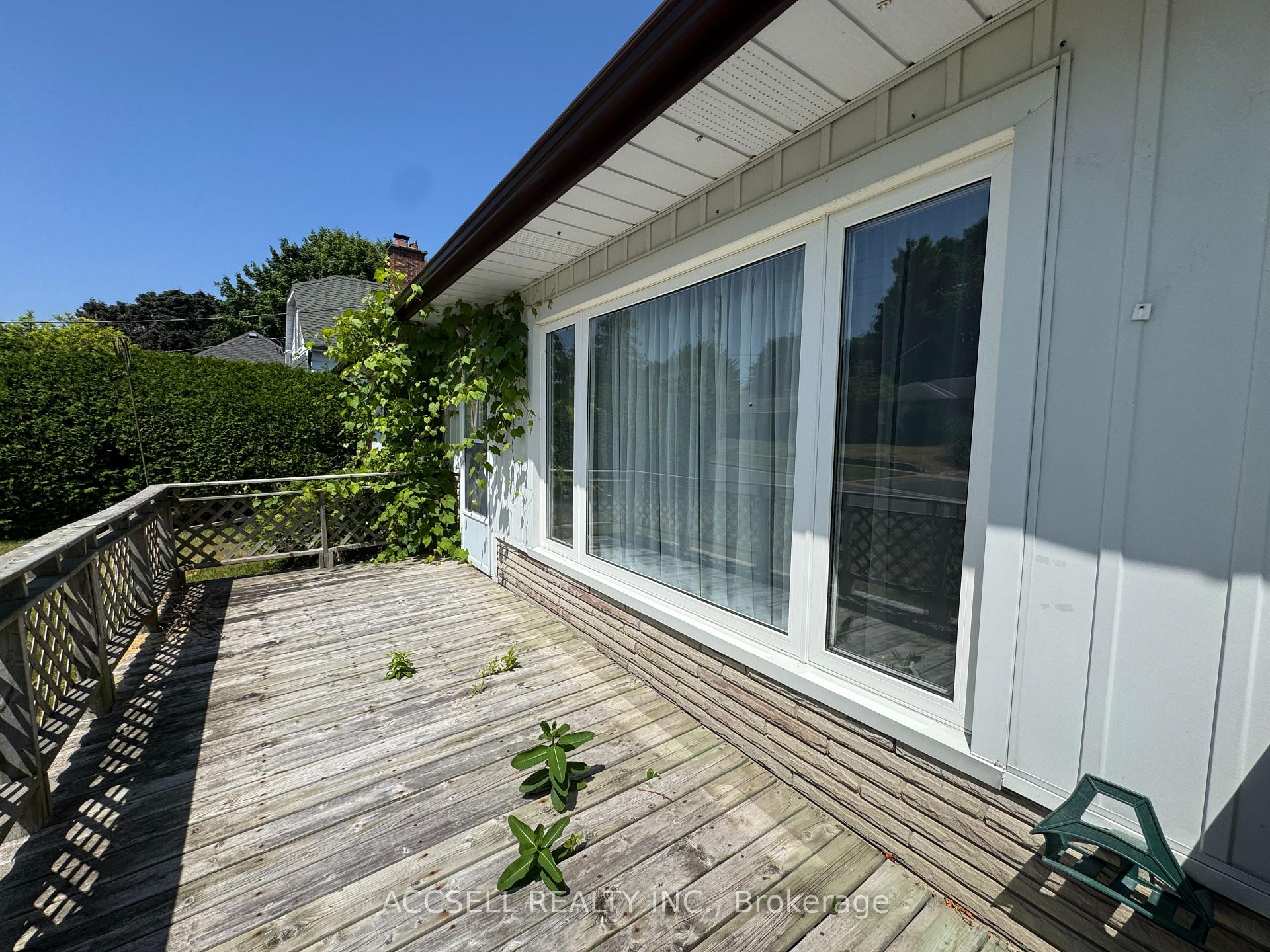 Photo 4 of 24 Switzer Drive, Oshawa, Centennial — HOMEH
