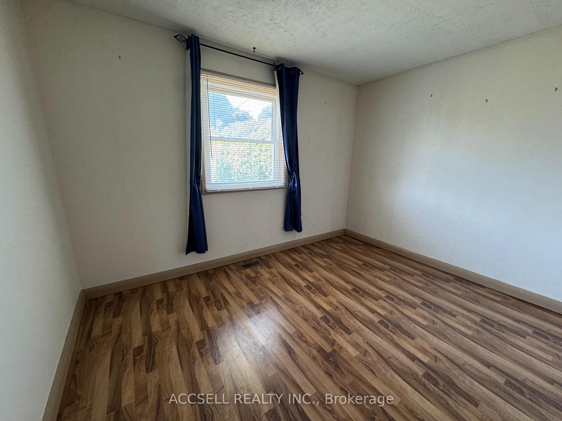 Photo 16 of 24 Switzer Drive, Oshawa, Centennial — HOMEH