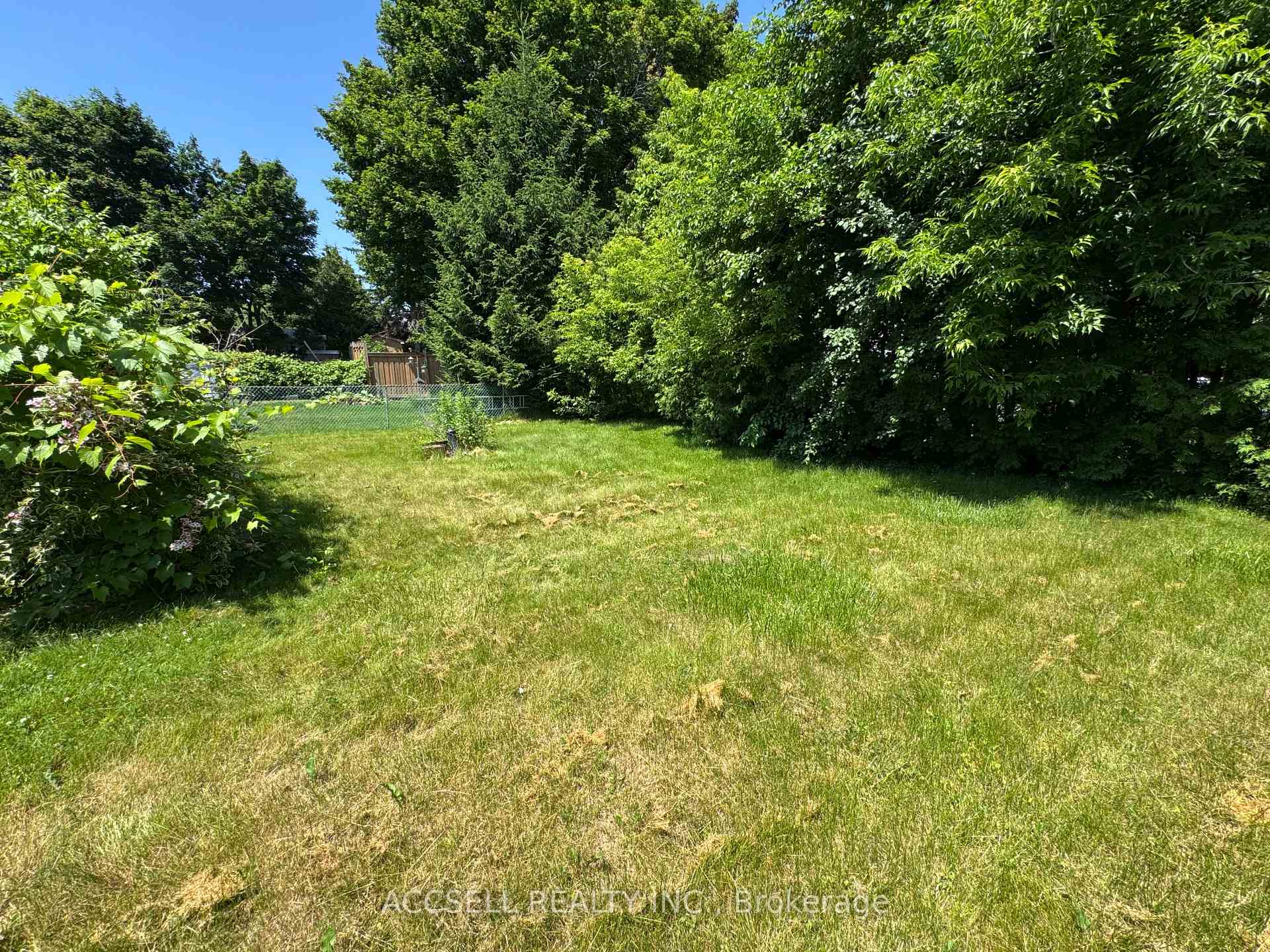 Photo 8 of 24 Switzer Drive, Oshawa, Centennial — HOMEH
