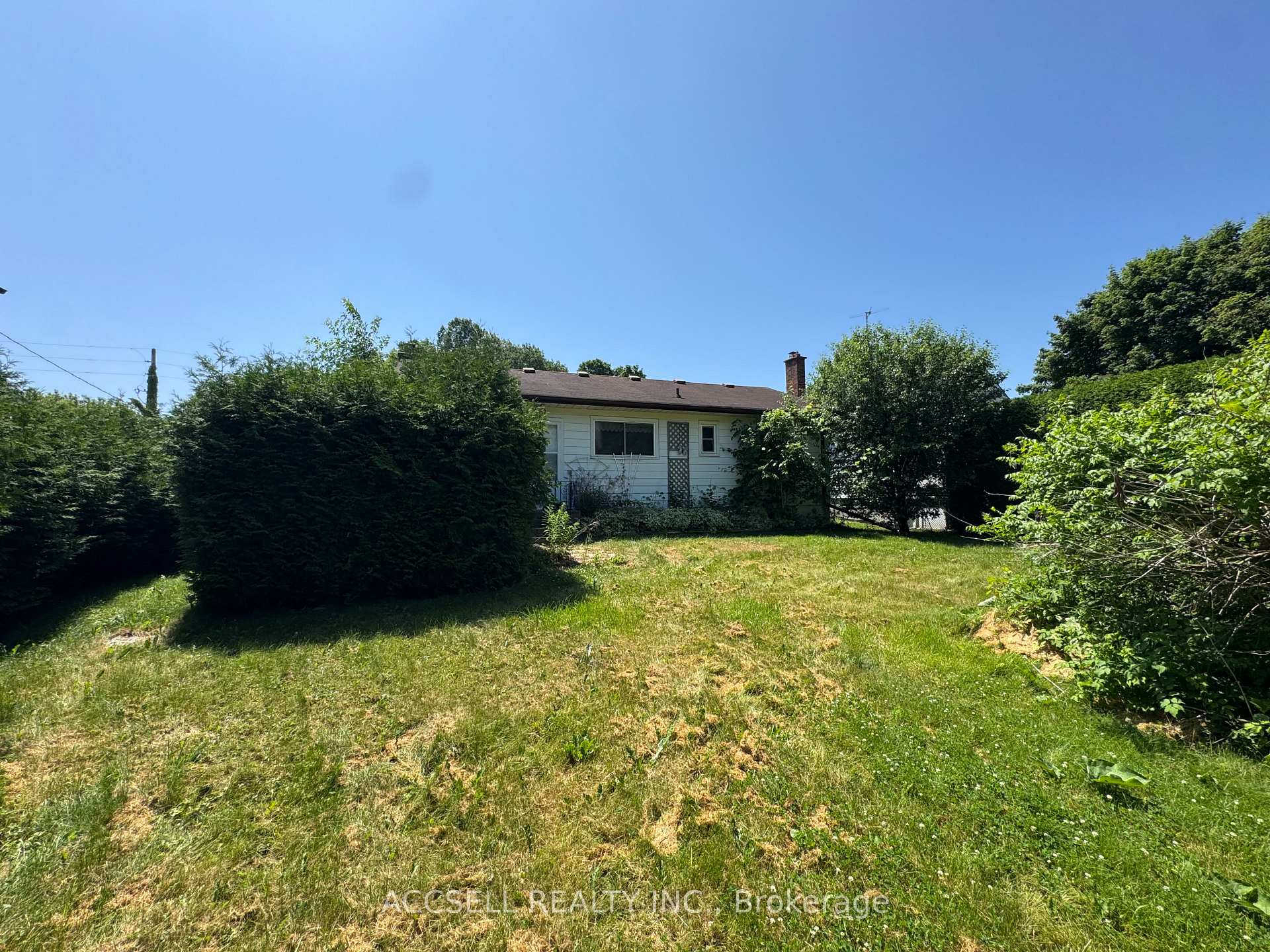 Photo 7 of 24 Switzer Drive, Oshawa, Centennial — HOMEH