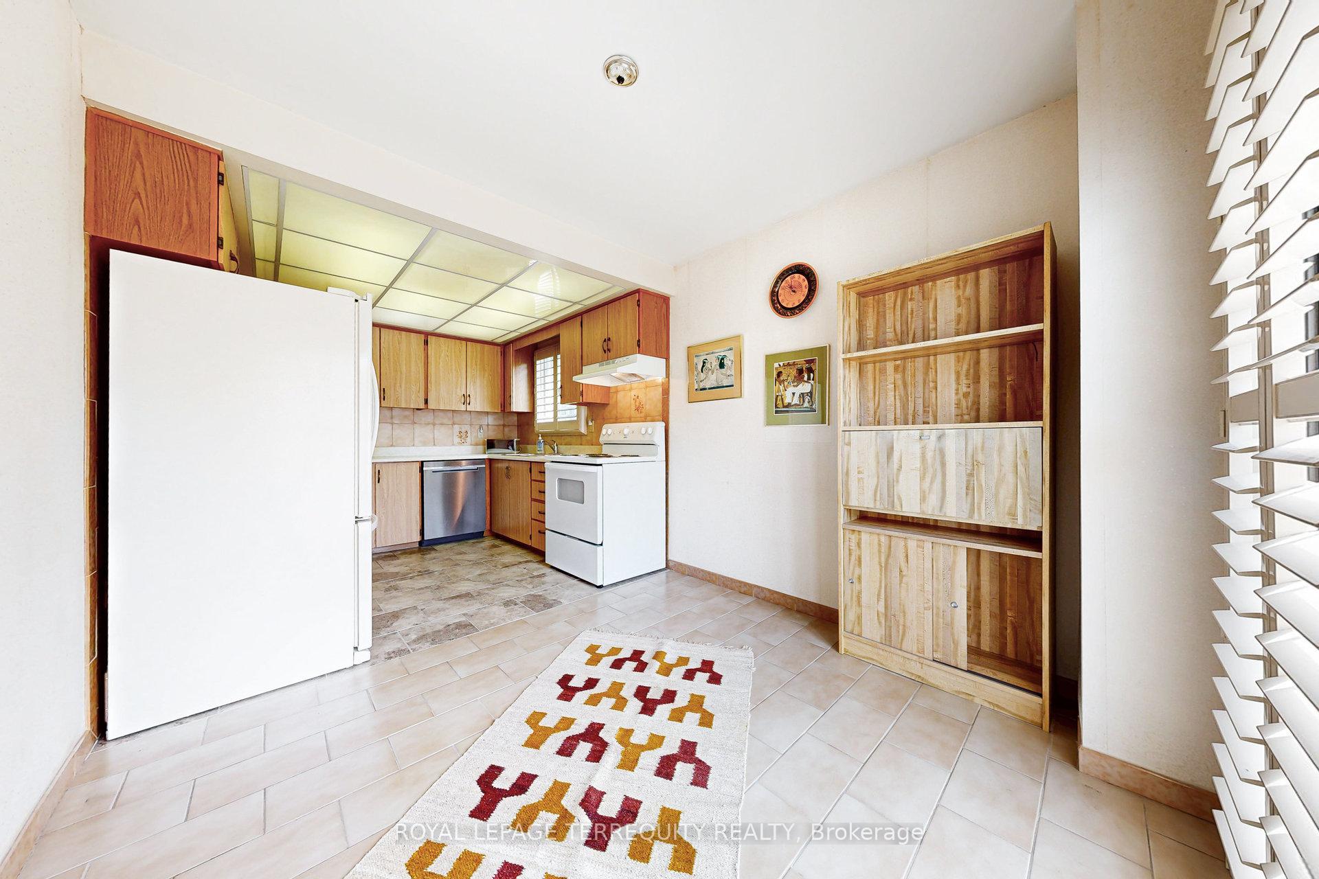 Photo 5 of 59 Trawley Crescent, Ajax, Central — HOMEH