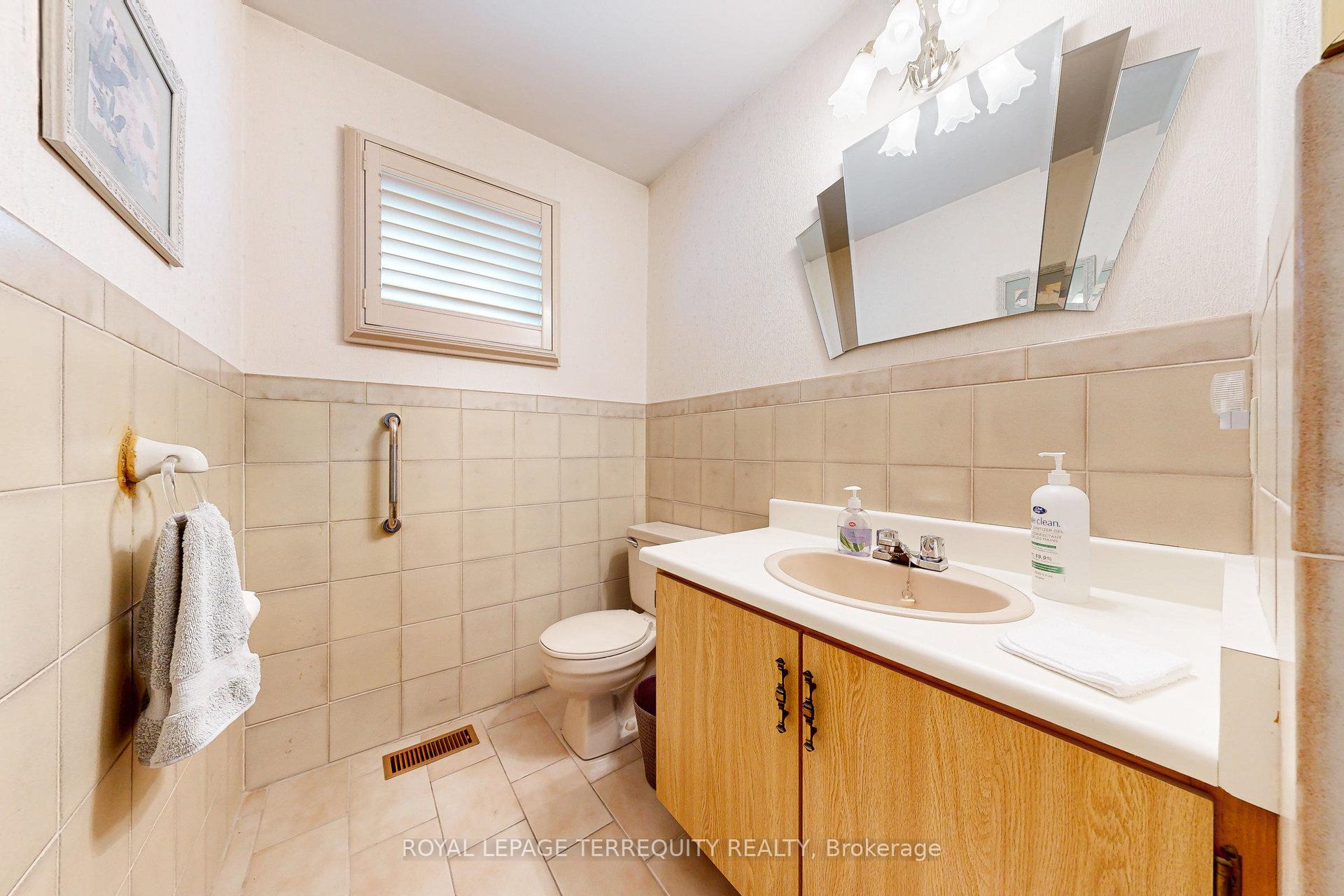 Photo 9 of 59 Trawley Crescent, Ajax, Central — HOMEH