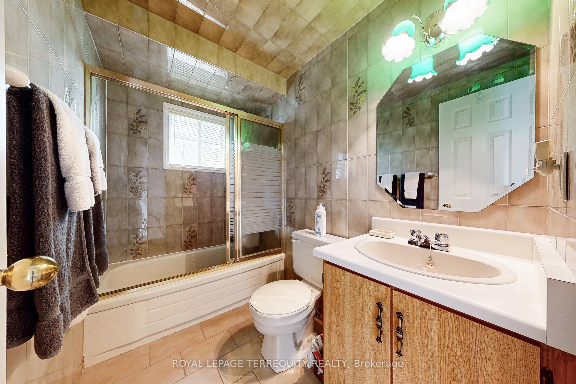 Photo 16 of 59 Trawley Crescent, Ajax, Central — HOMEH
