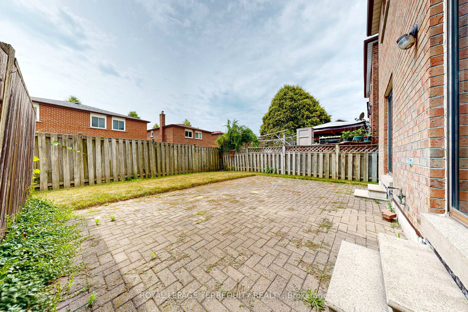 Photo 21 of 59 Trawley Crescent, Ajax, Central — HOMEH