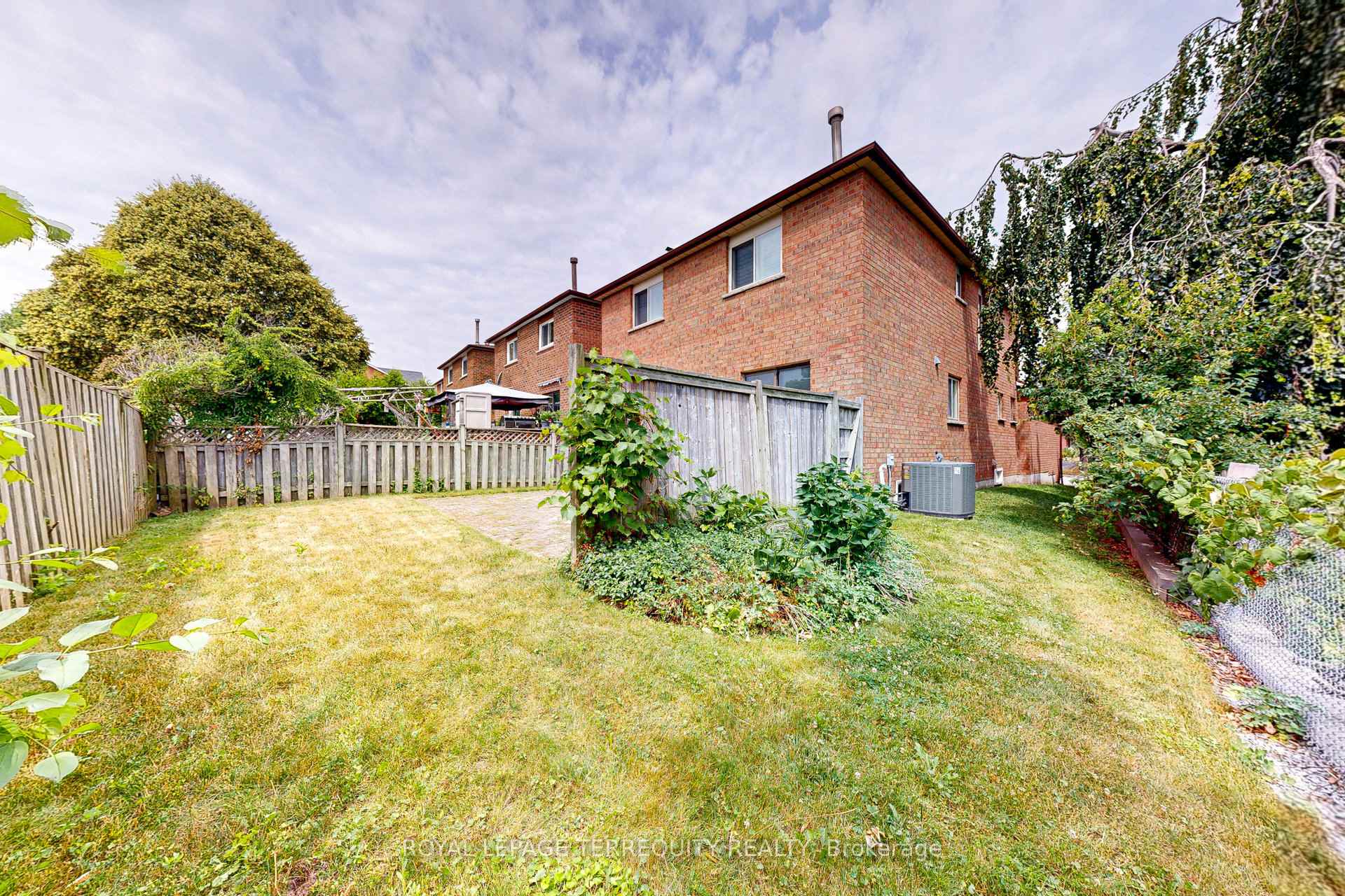 Photo 24 of 59 Trawley Crescent, Ajax, Central — HOMEH