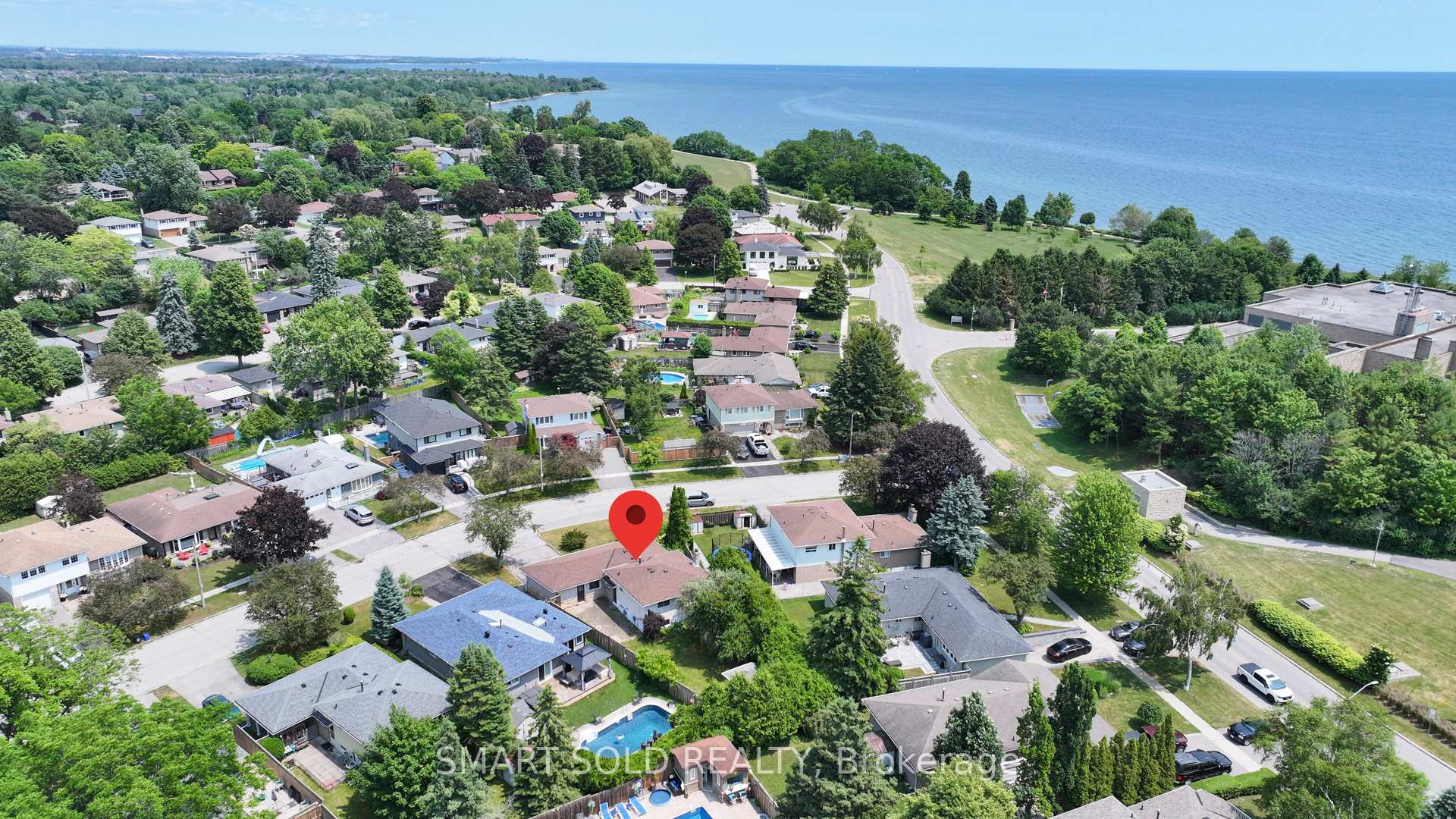 Photo 2 of 39 Lawrie Road, Ajax, South East — HOMEH
