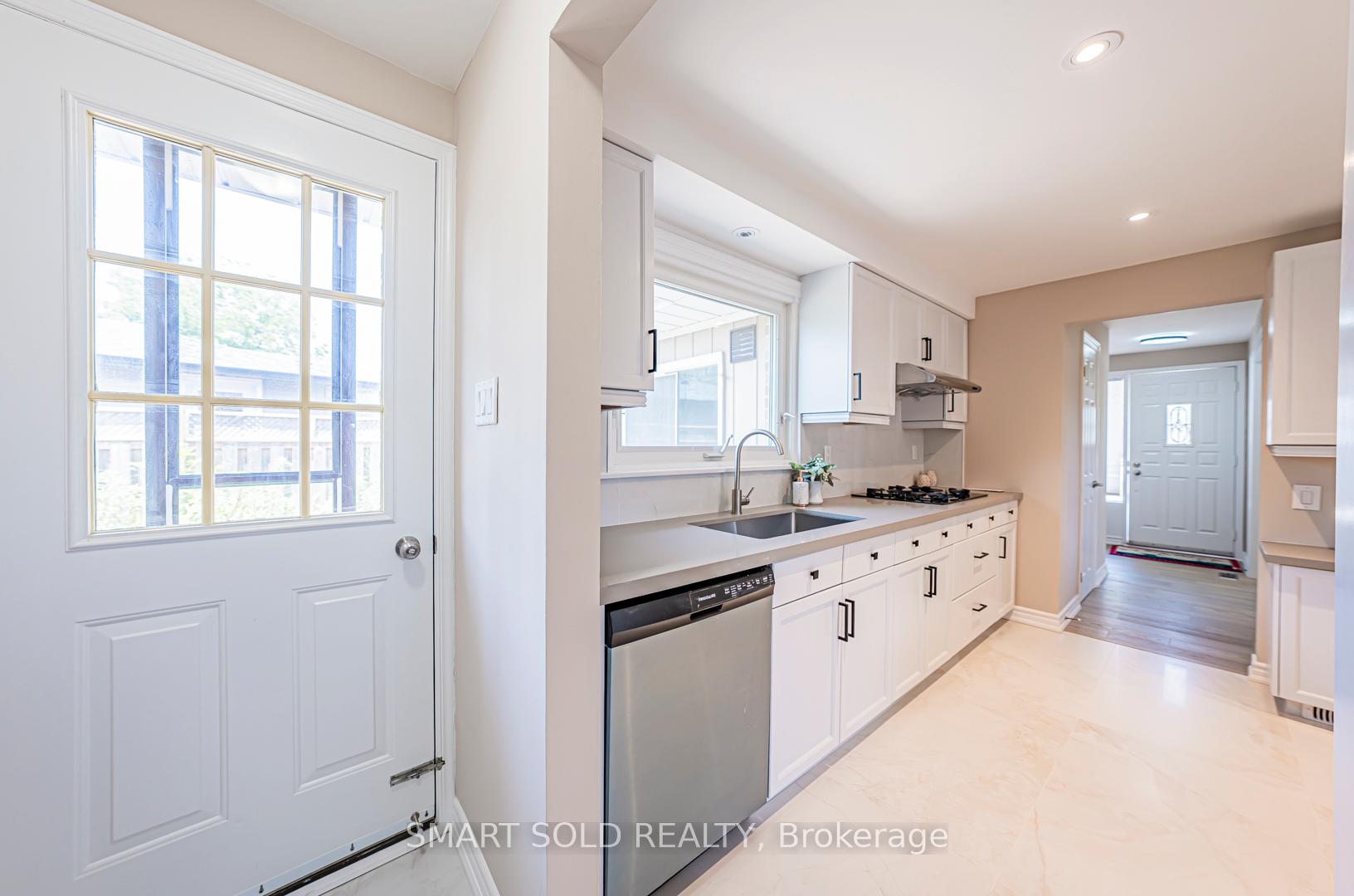 Photo 14 of 39 Lawrie Road, Ajax, South East — HOMEH