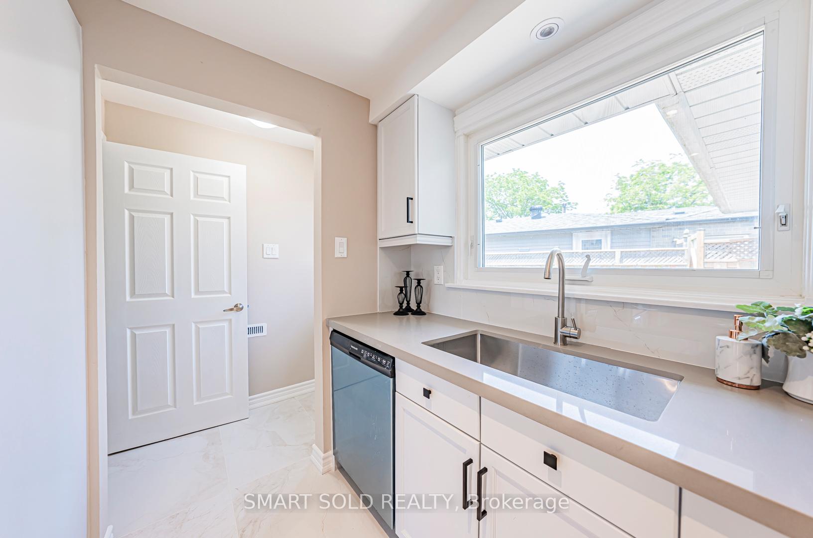 Photo 12 of 39 Lawrie Road, Ajax, South East — HOMEH