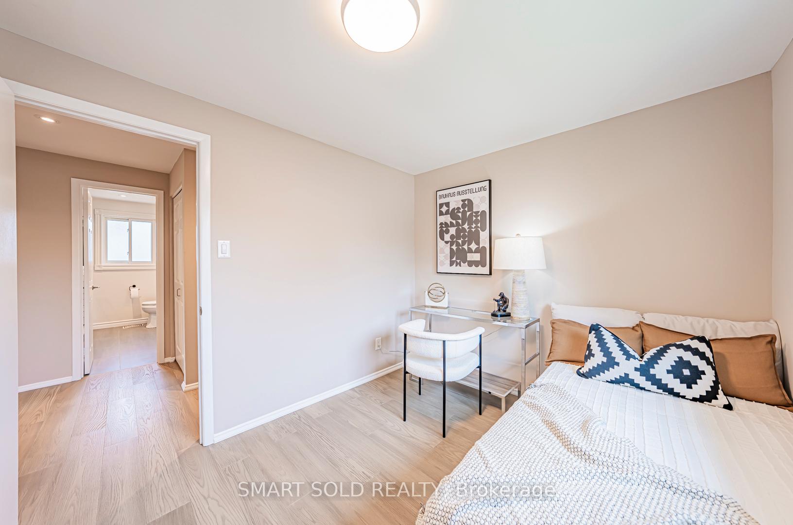 Photo 17 of 39 Lawrie Road, Ajax, South East — HOMEH