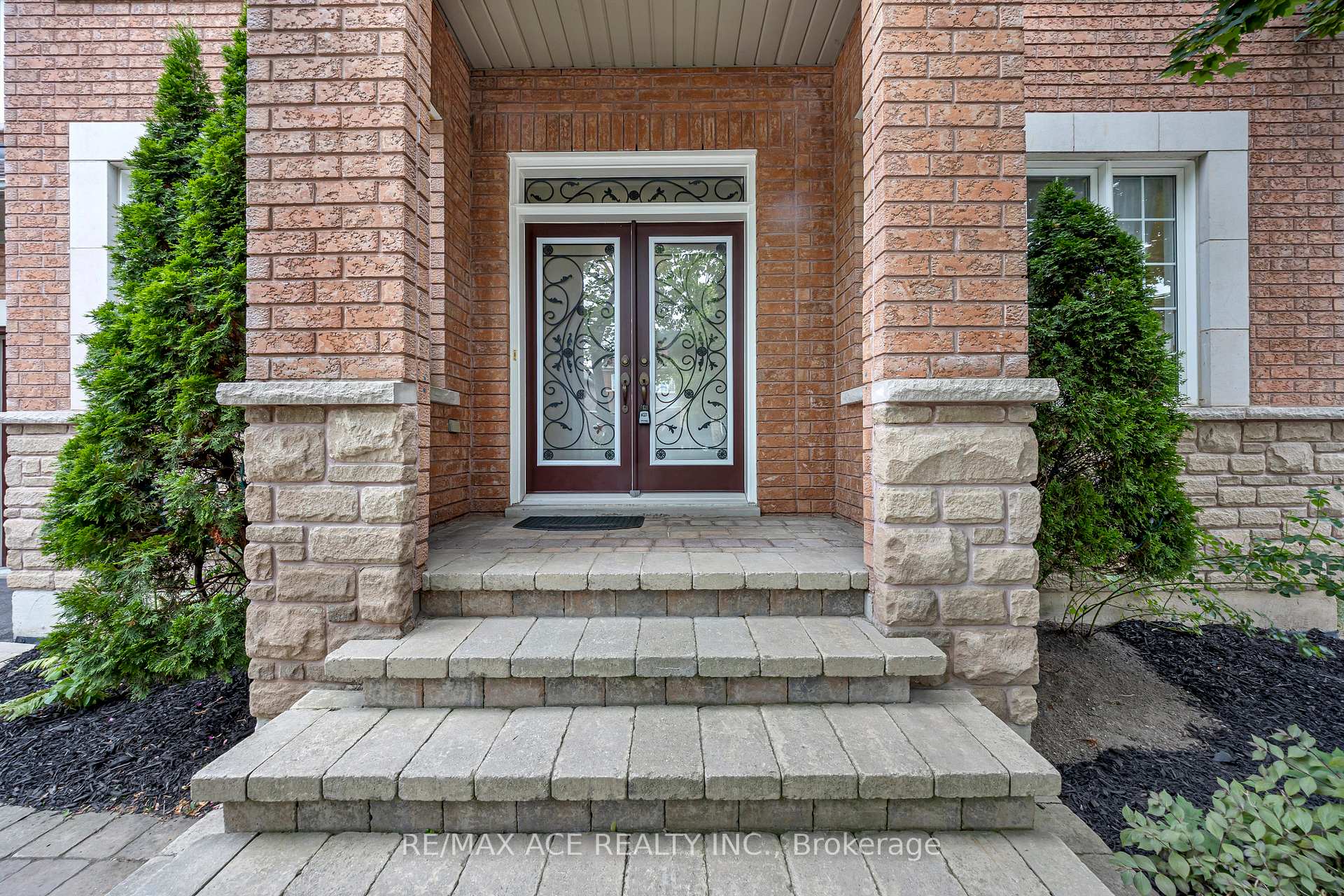 Photo 4 of 7 Weston Crescent, Ajax, Northwest Ajax — HOMEH