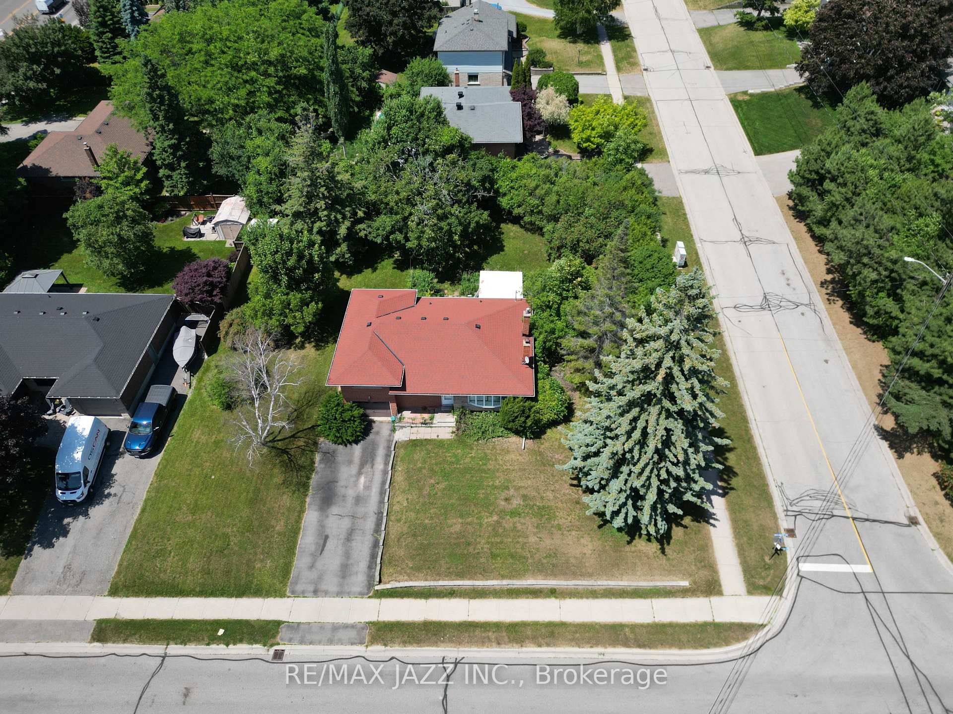 Photo 3 of 8 Bellwood Drive, Whitby, Blue Grass Meadows — HOMEH