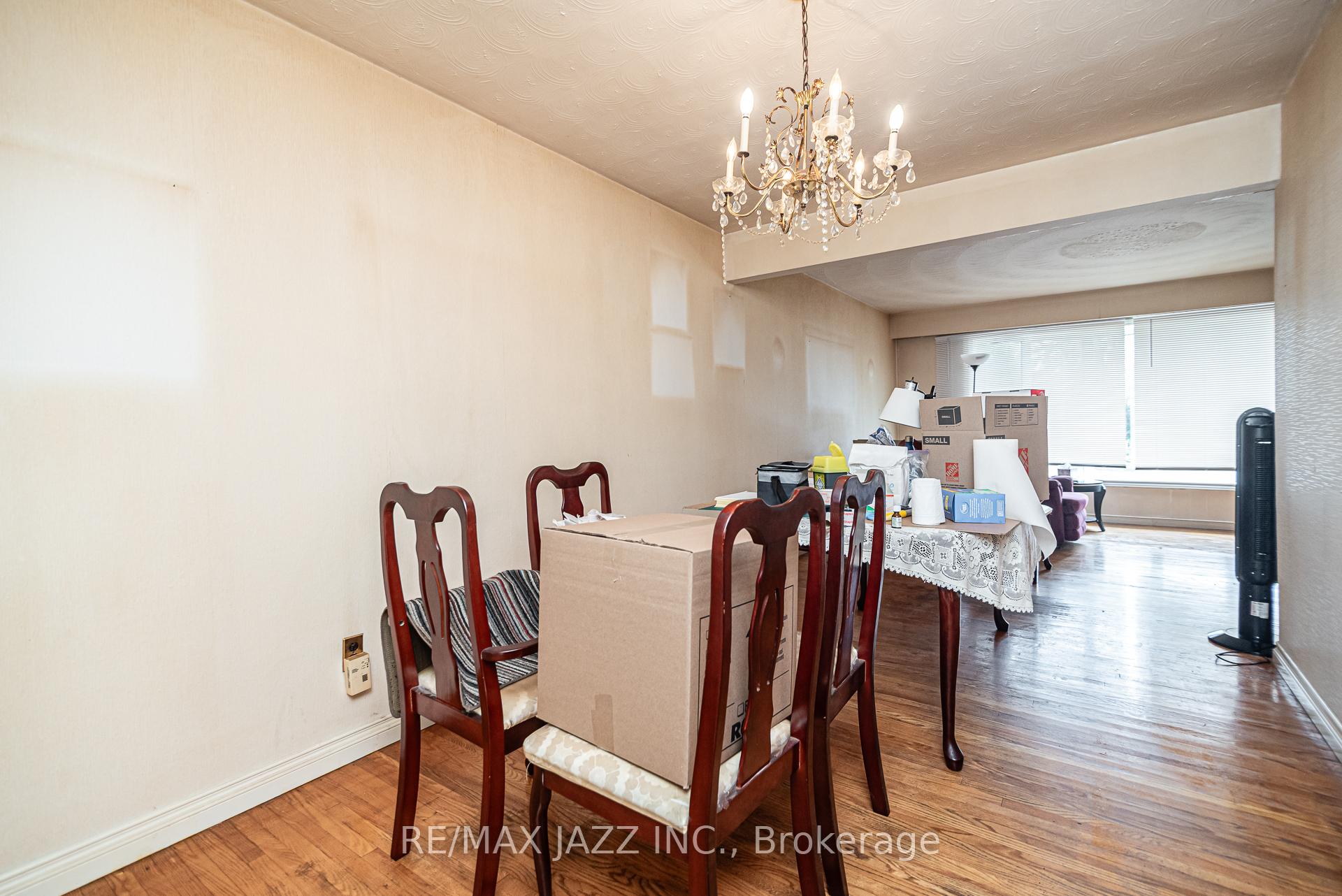Photo 4 of 8 Bellwood Drive, Whitby, Blue Grass Meadows — HOMEH