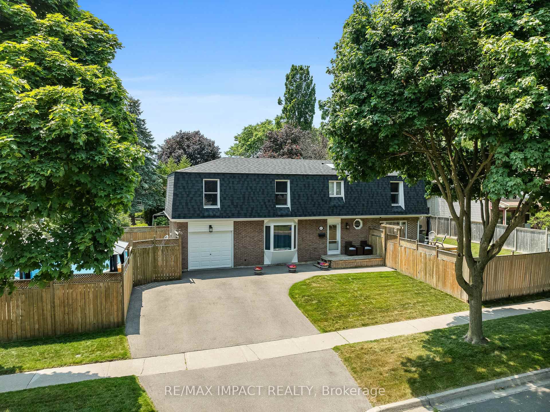 Photo 2 of 117 Roser Crescent, Clarington, Bowmanville — HOMEH