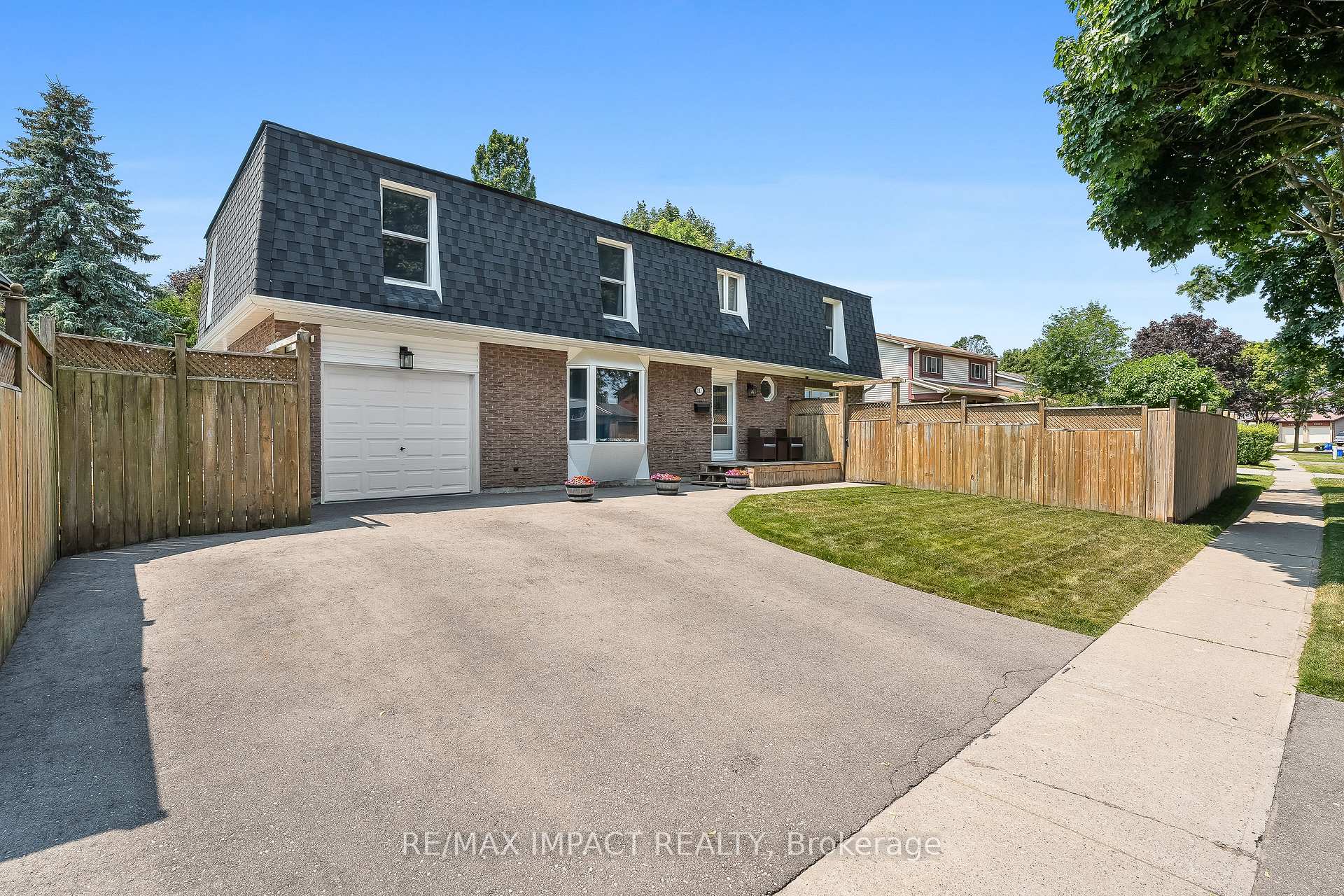 Photo 3 of 117 Roser Crescent, Clarington, Bowmanville — HOMEH