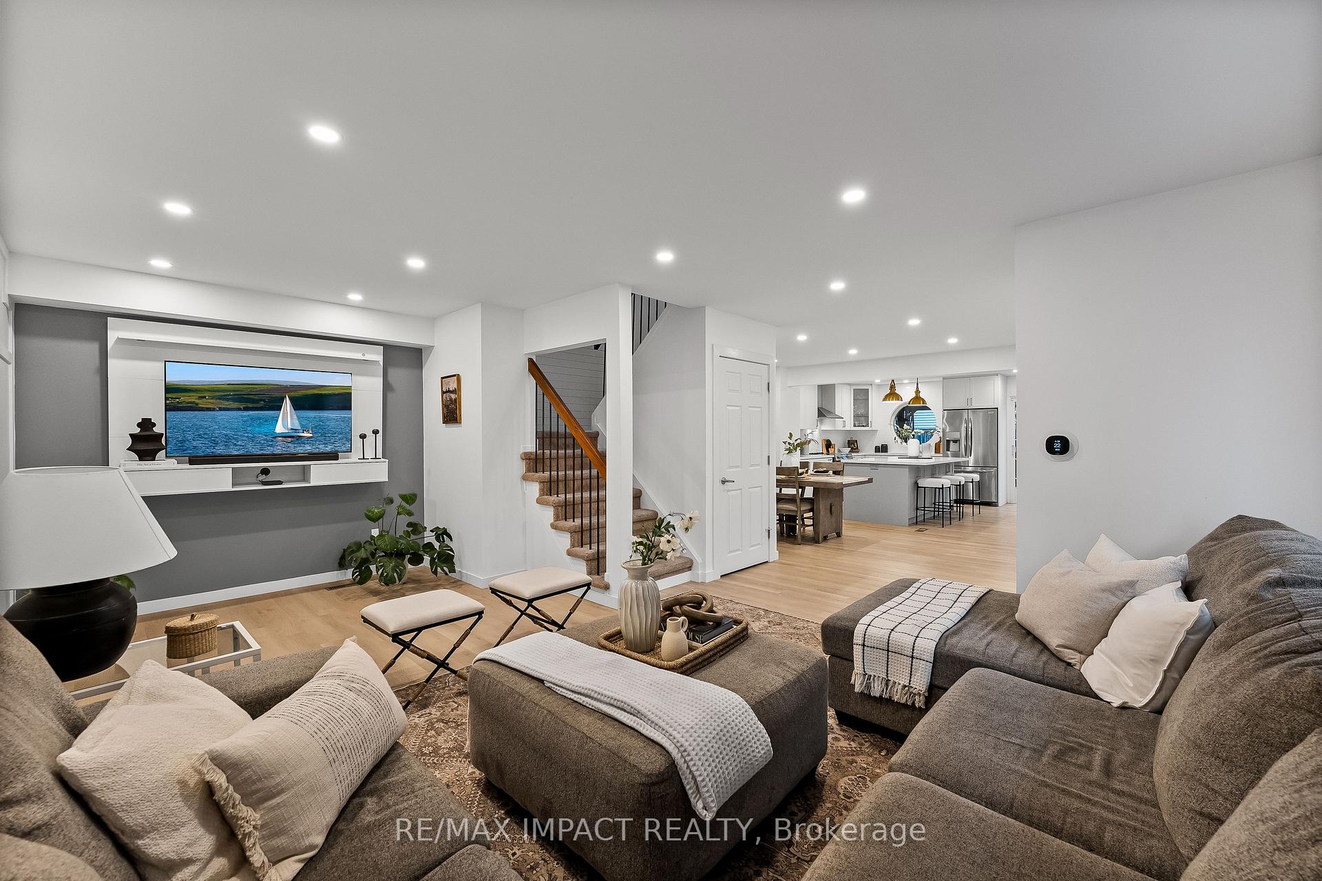 Photo 9 of 117 Roser Crescent, Clarington, Bowmanville — HOMEH