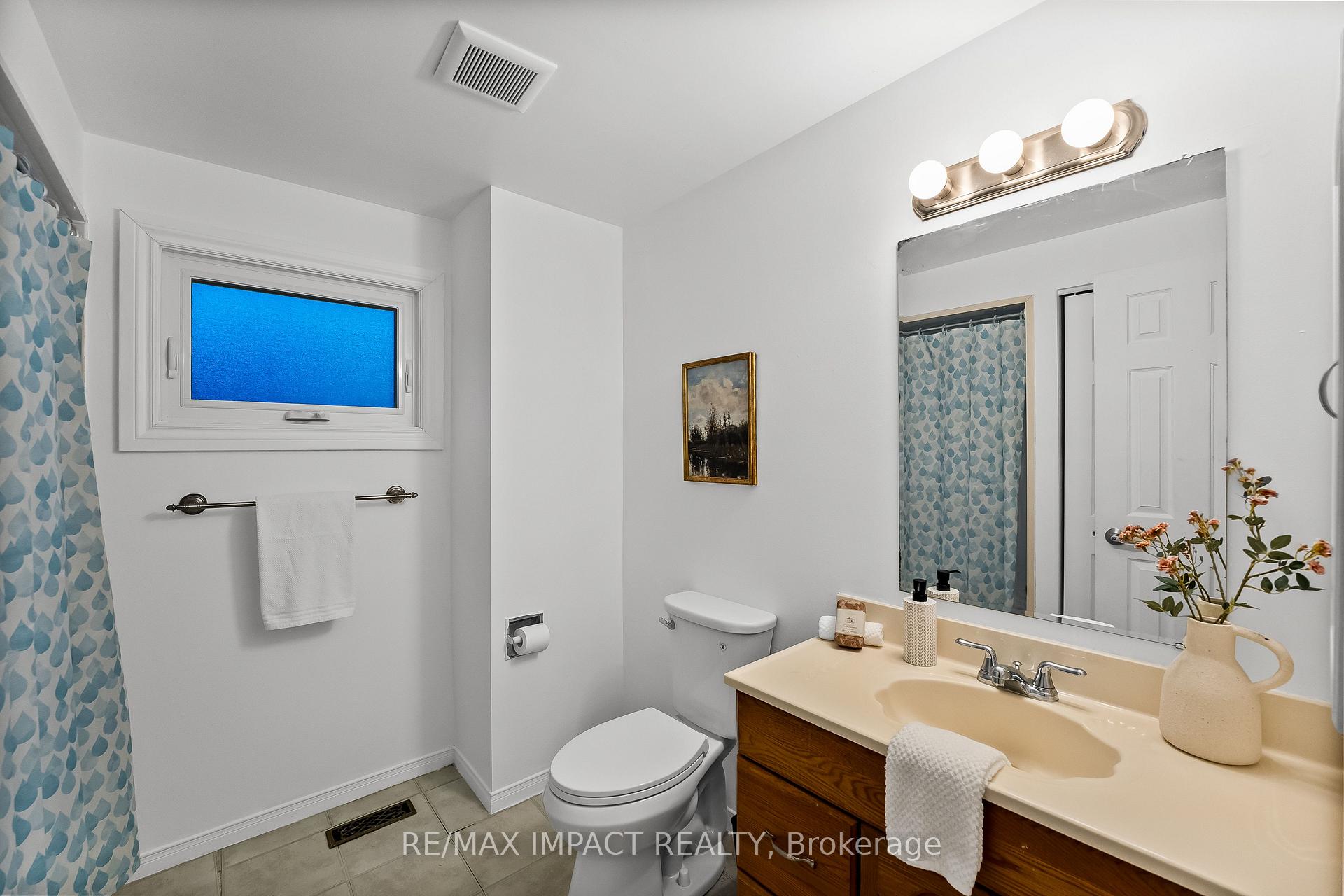 Photo 11 of 117 Roser Crescent, Clarington, Bowmanville — HOMEH