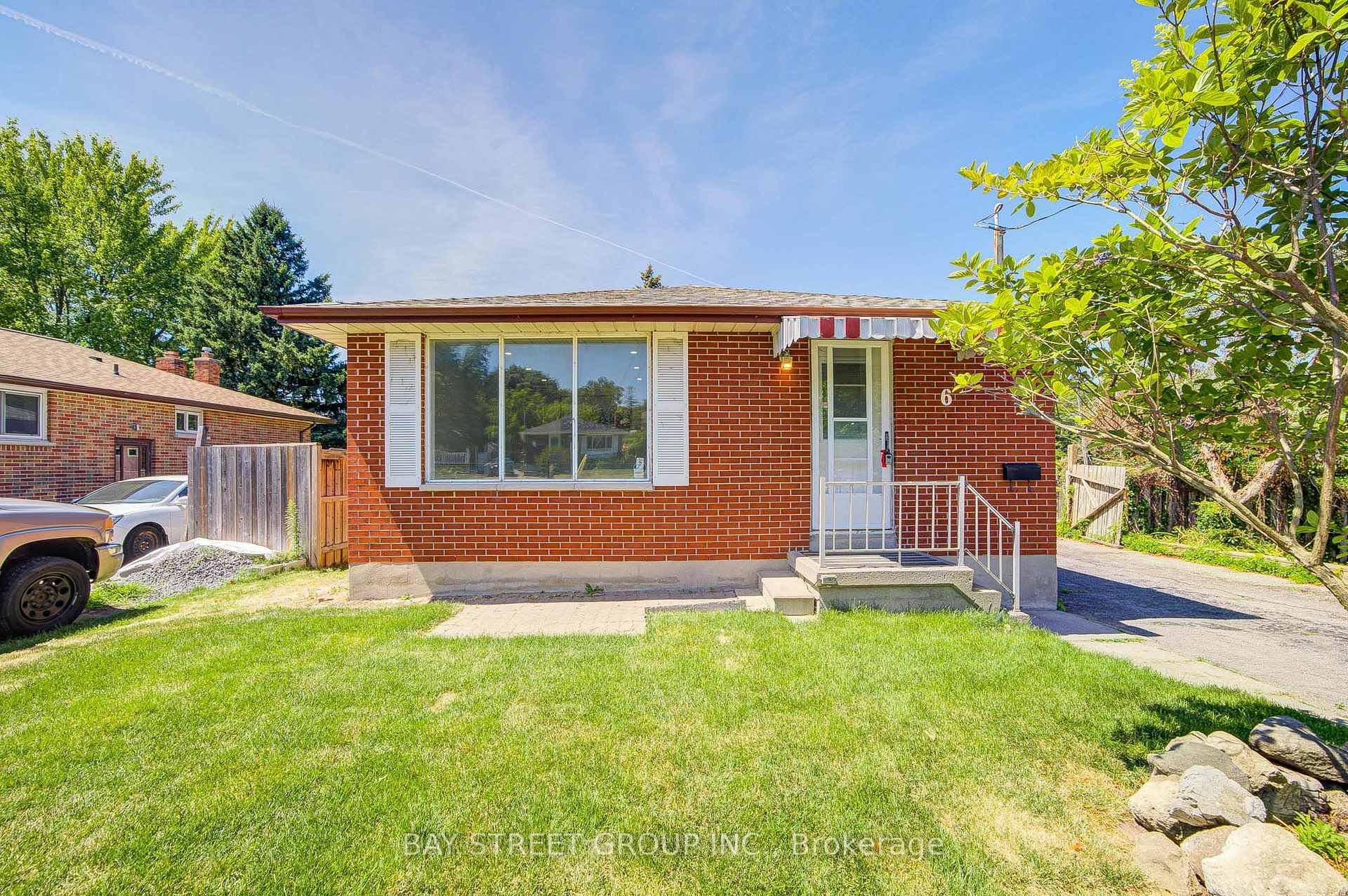 Front of 6 Keewatin Street S