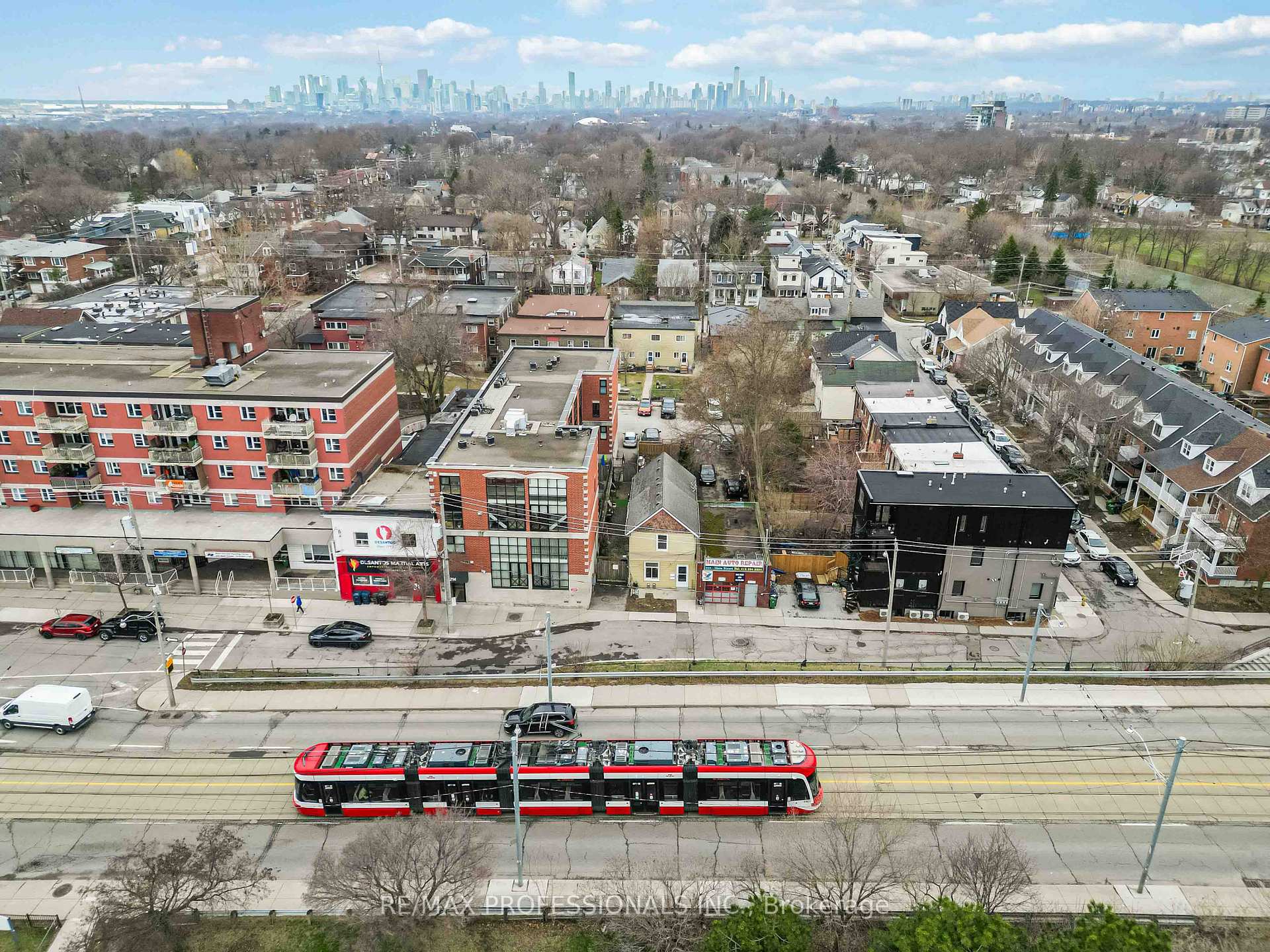 Photo 2 of 220 Main Street, Toronto, East End-Danforth — HOMEH