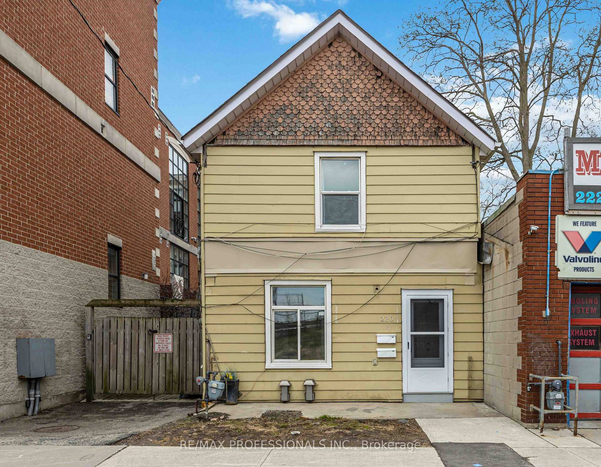 Photo 20 of 220 Main Street, Toronto, East End-Danforth — HOMEH