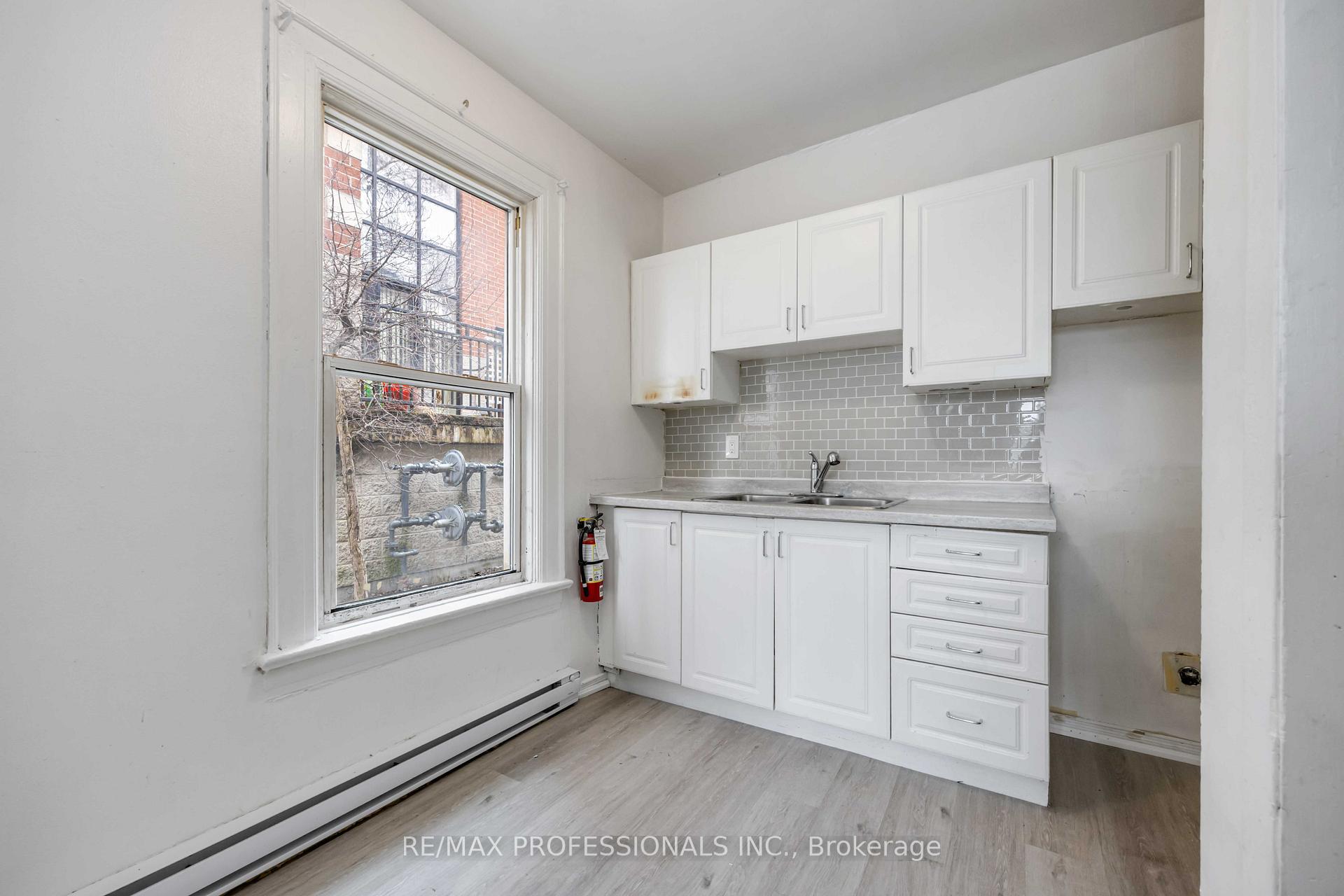 Photo 3 of 220 Main Street, Toronto, East End-Danforth — HOMEH