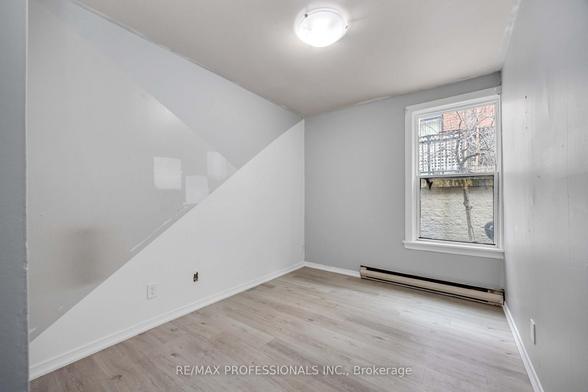 Photo 4 of 220 Main Street, Toronto, East End-Danforth — HOMEH