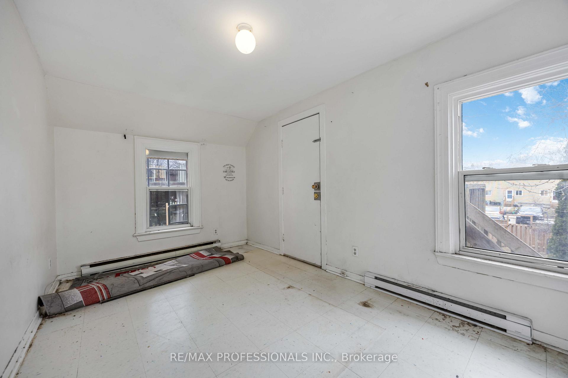 Photo 13 of 220 Main Street, Toronto, East End-Danforth — HOMEH