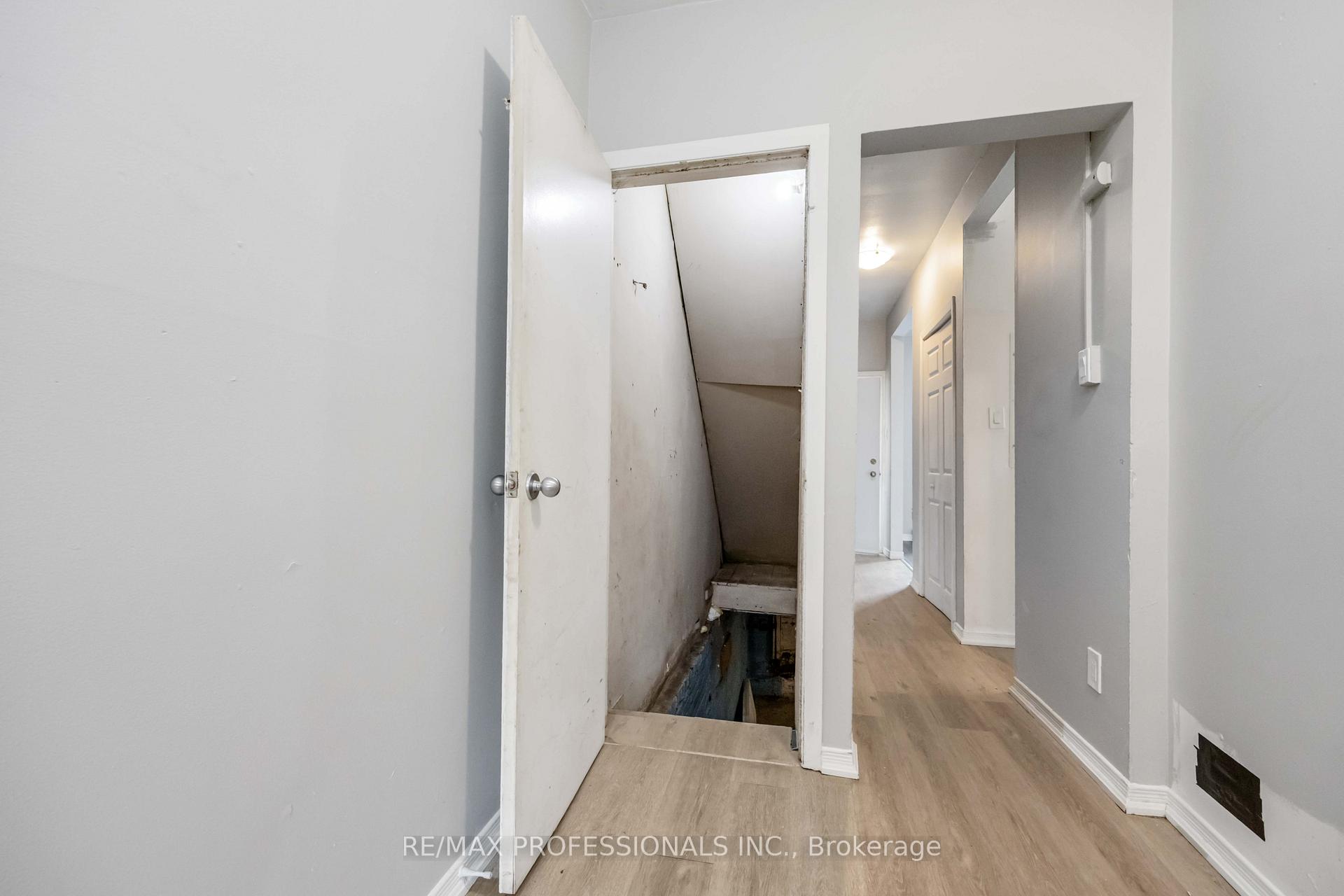 Photo 21 of 220 Main Street, Toronto, East End-Danforth — HOMEH