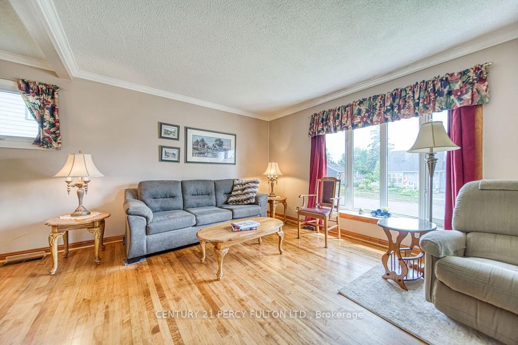Photo 4 of 106 Admiral Road, Ajax, South East — HOMEH