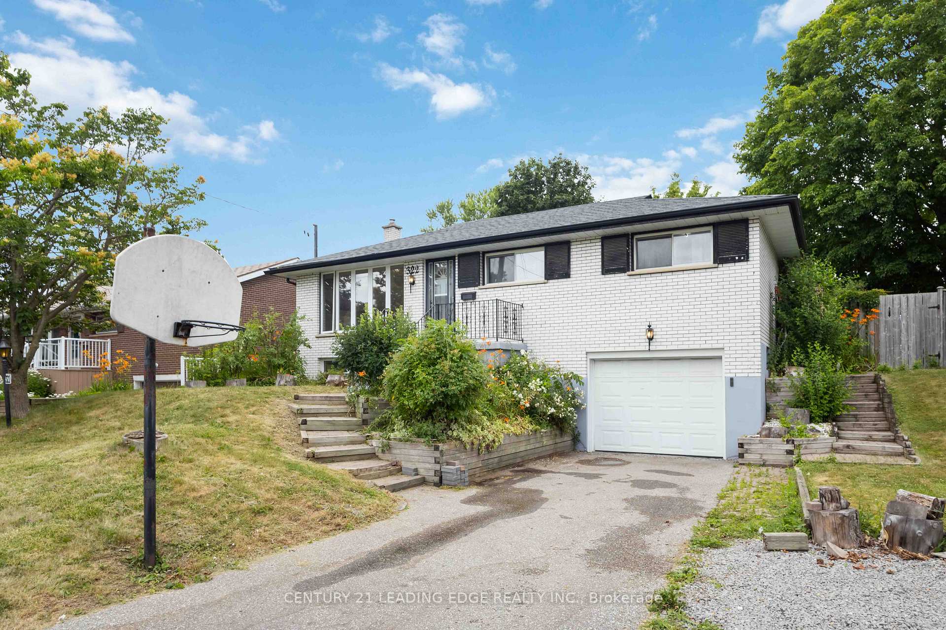 Photo 3 of 322 Hillcroft Street, Oshawa, O'Neill — HOMEH