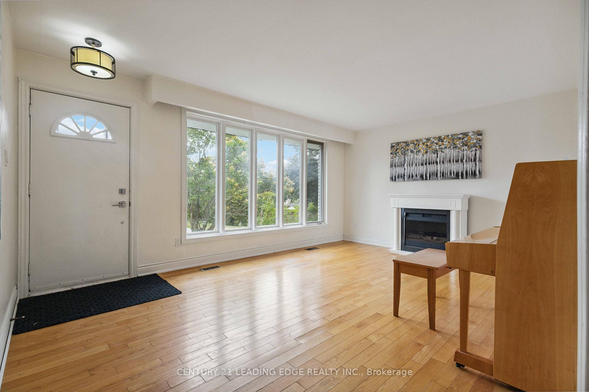 Photo 4 of 322 Hillcroft Street, Oshawa, O'Neill — HOMEH