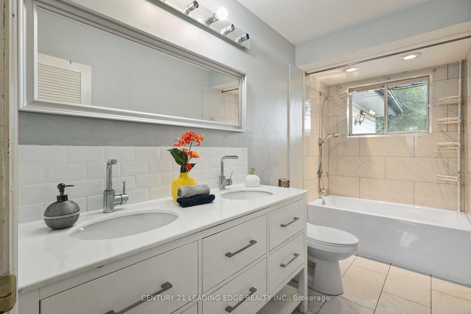 Photo 12 of 322 Hillcroft Street, Oshawa, O'Neill — HOMEH